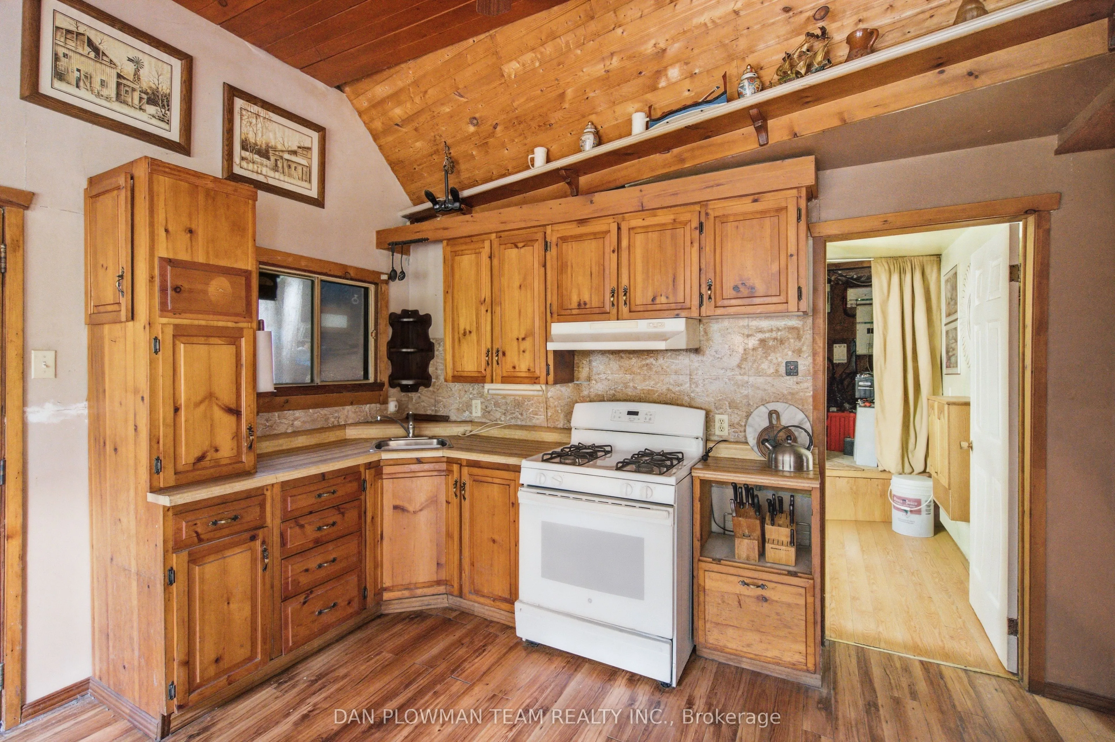 6458 Gibbs Road