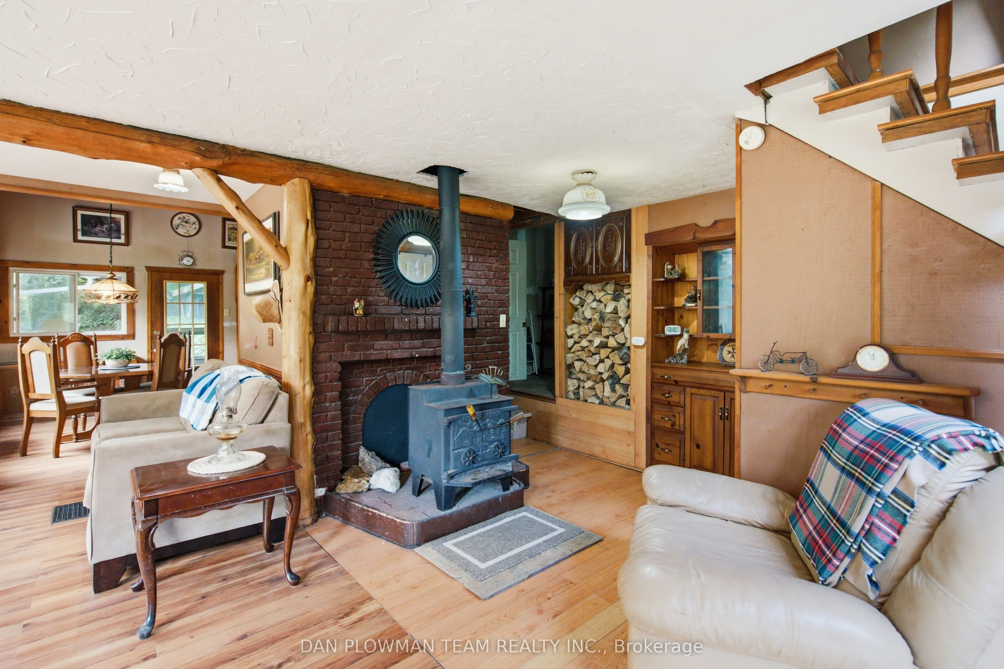 6458 Gibbs Road