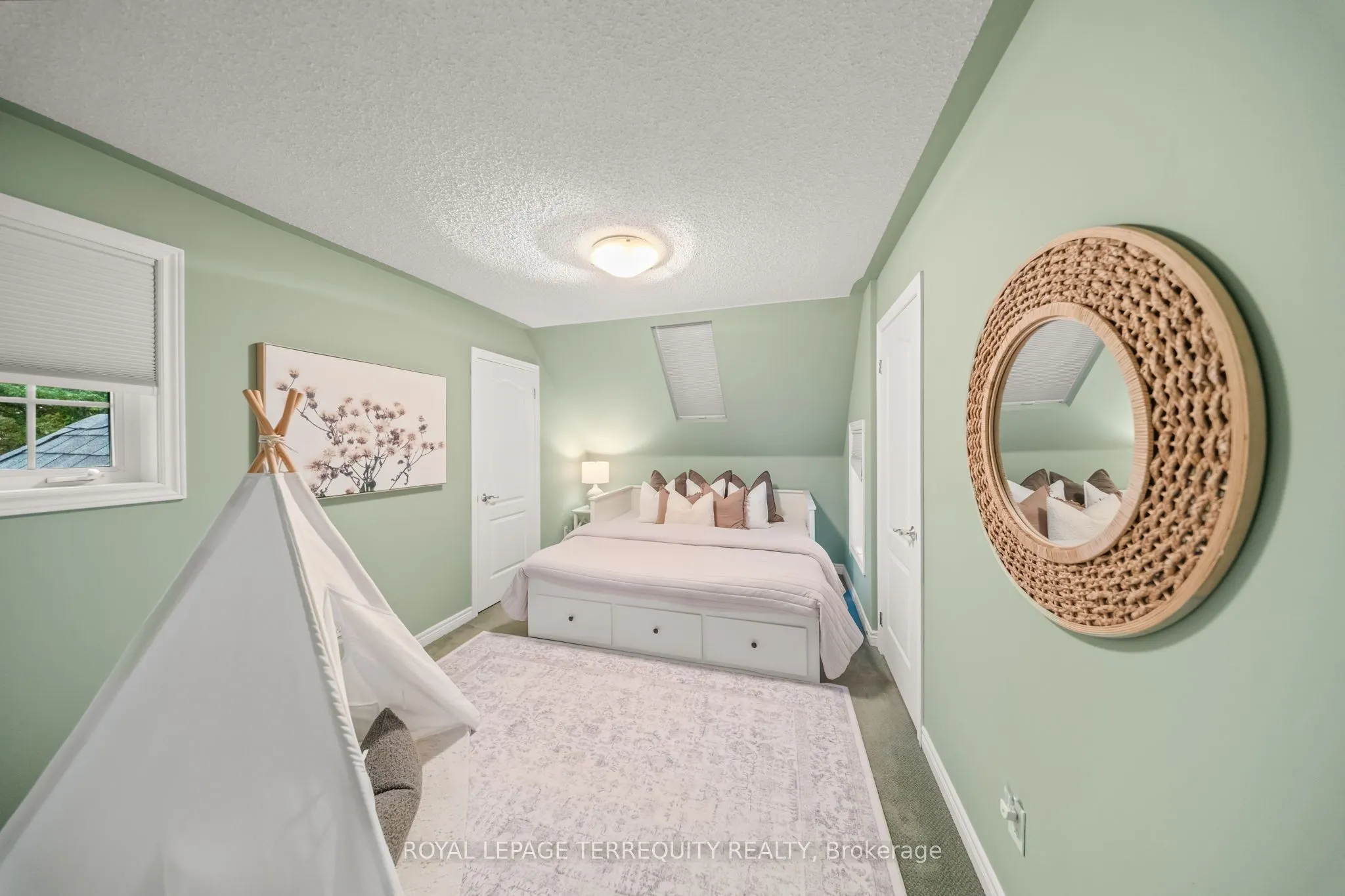 611 Capilano Crescent