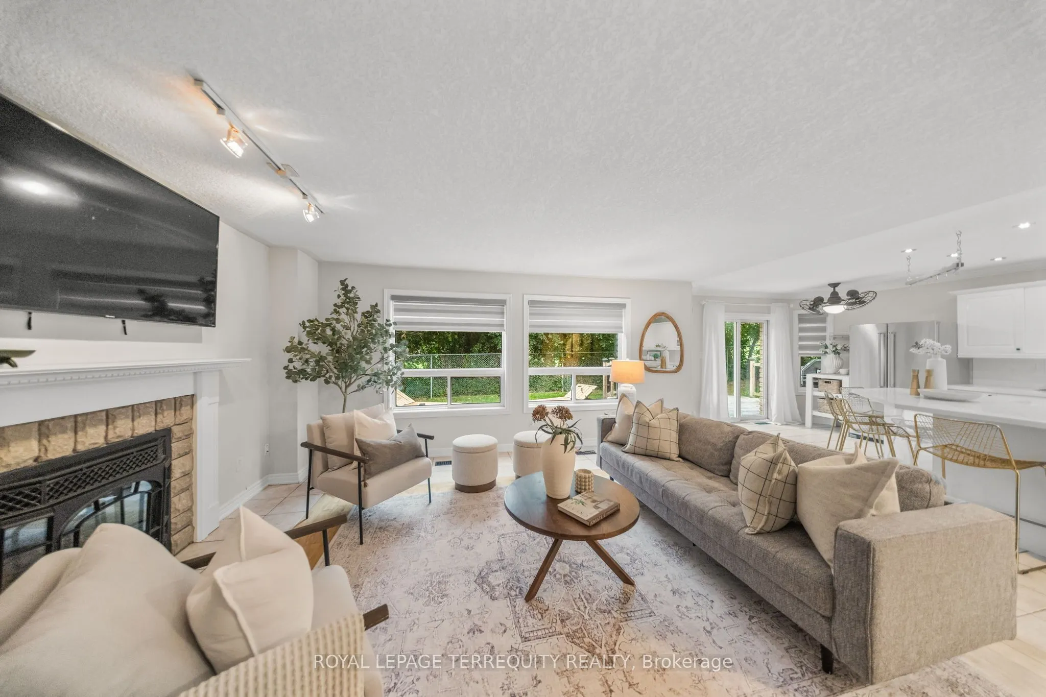 611 Capilano Crescent