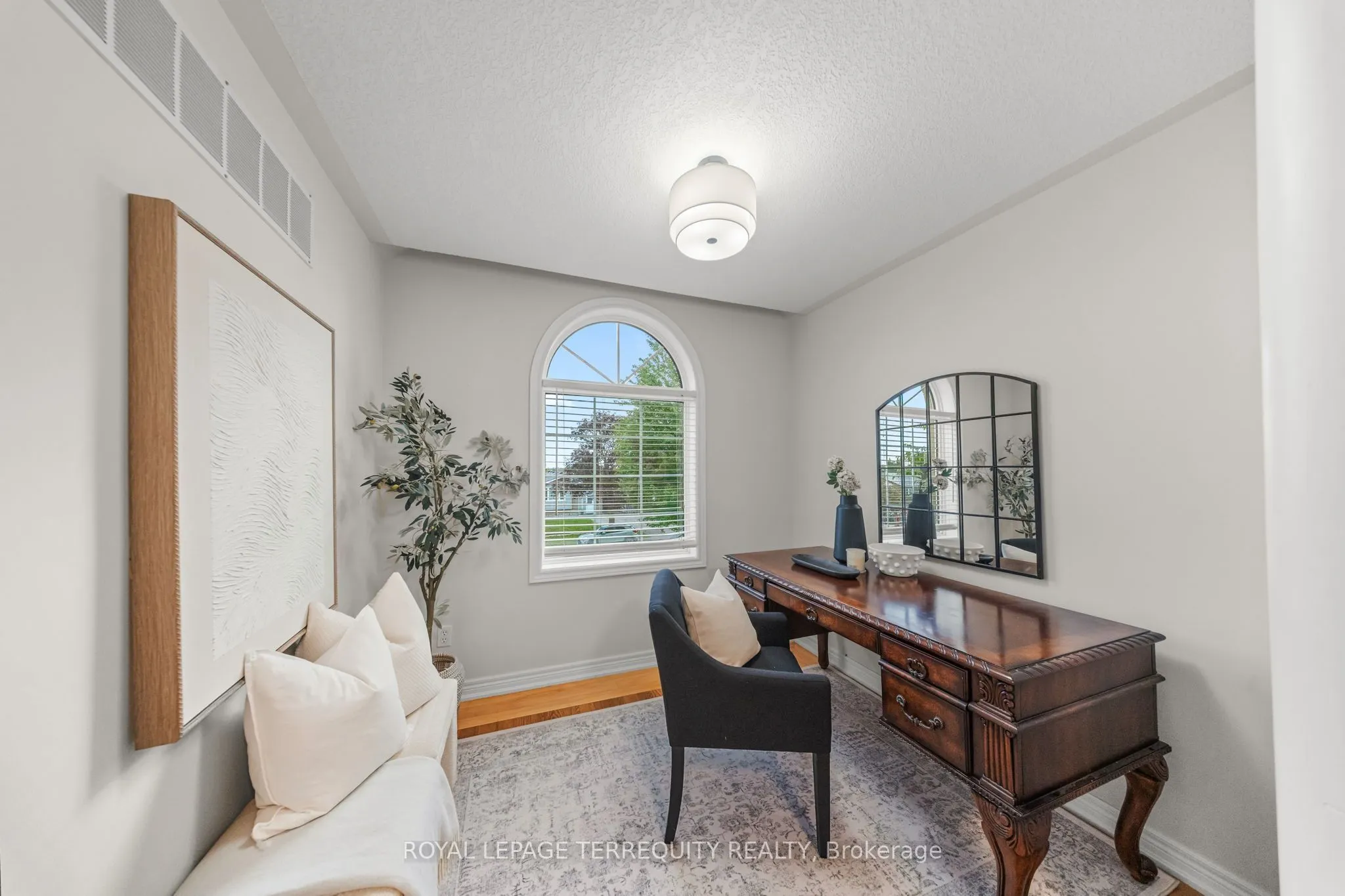 611 Capilano Crescent