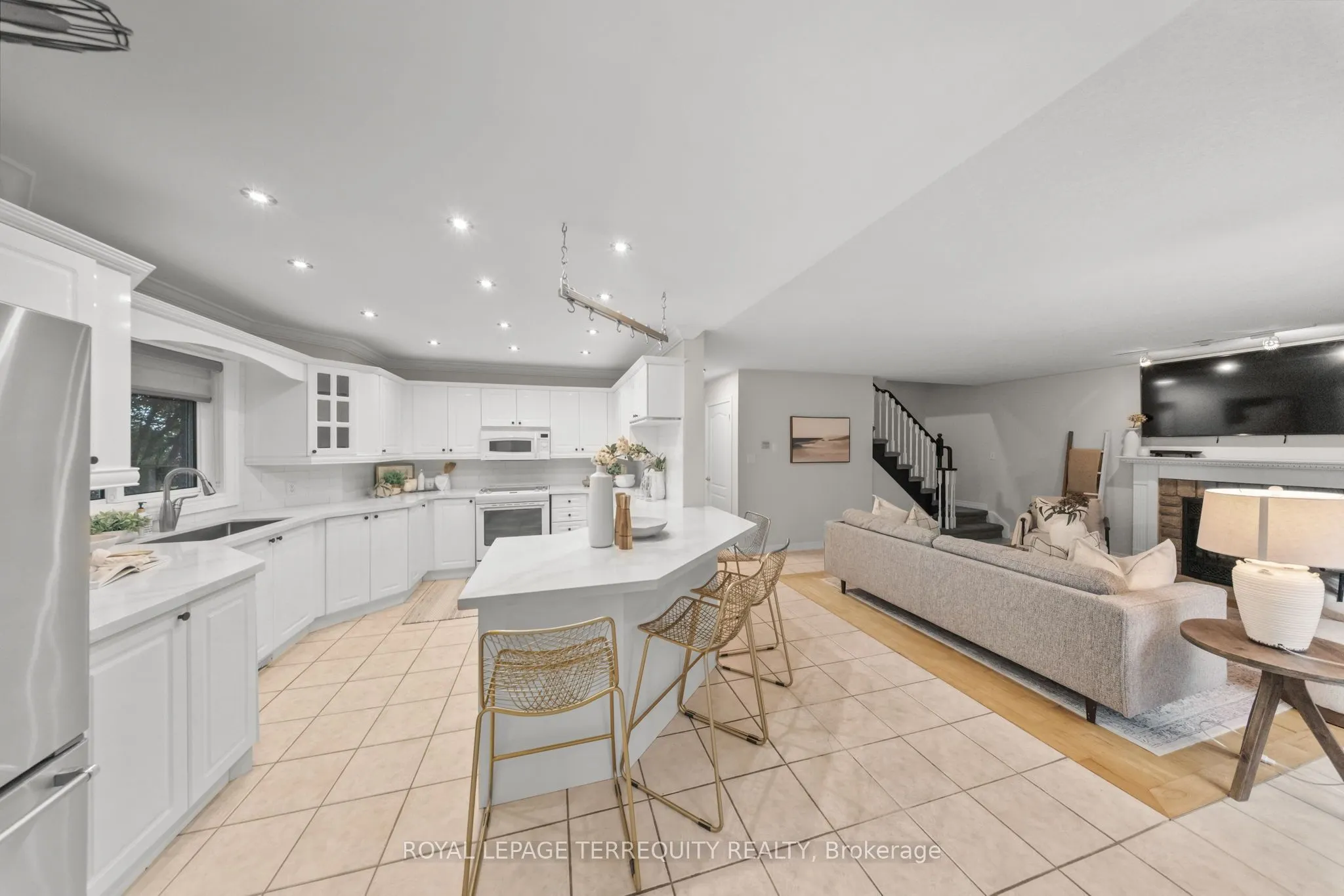 611 Capilano Crescent
