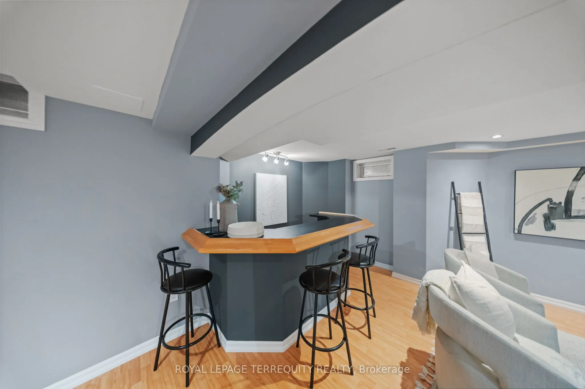 611 Capilano Crescent