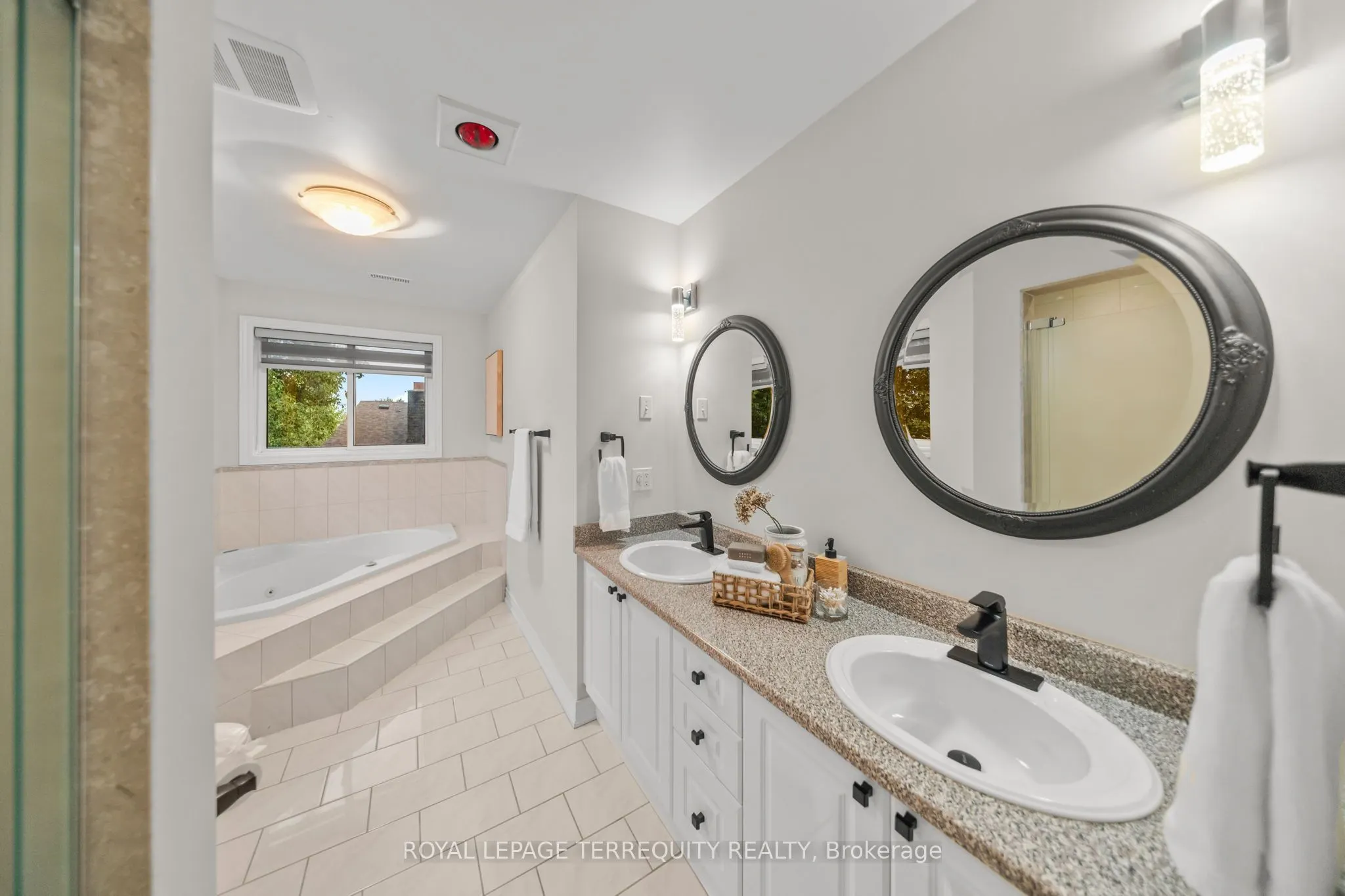 611 Capilano Crescent