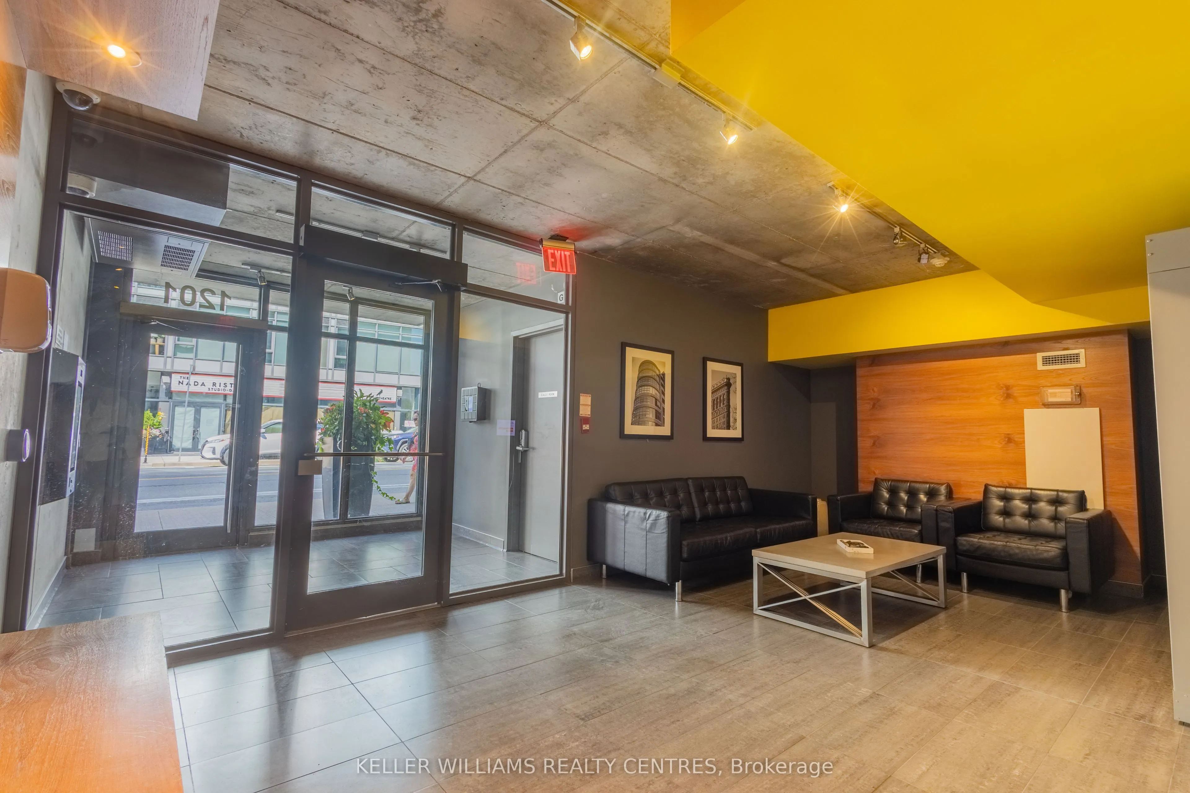 1201 Dundas Street E #806