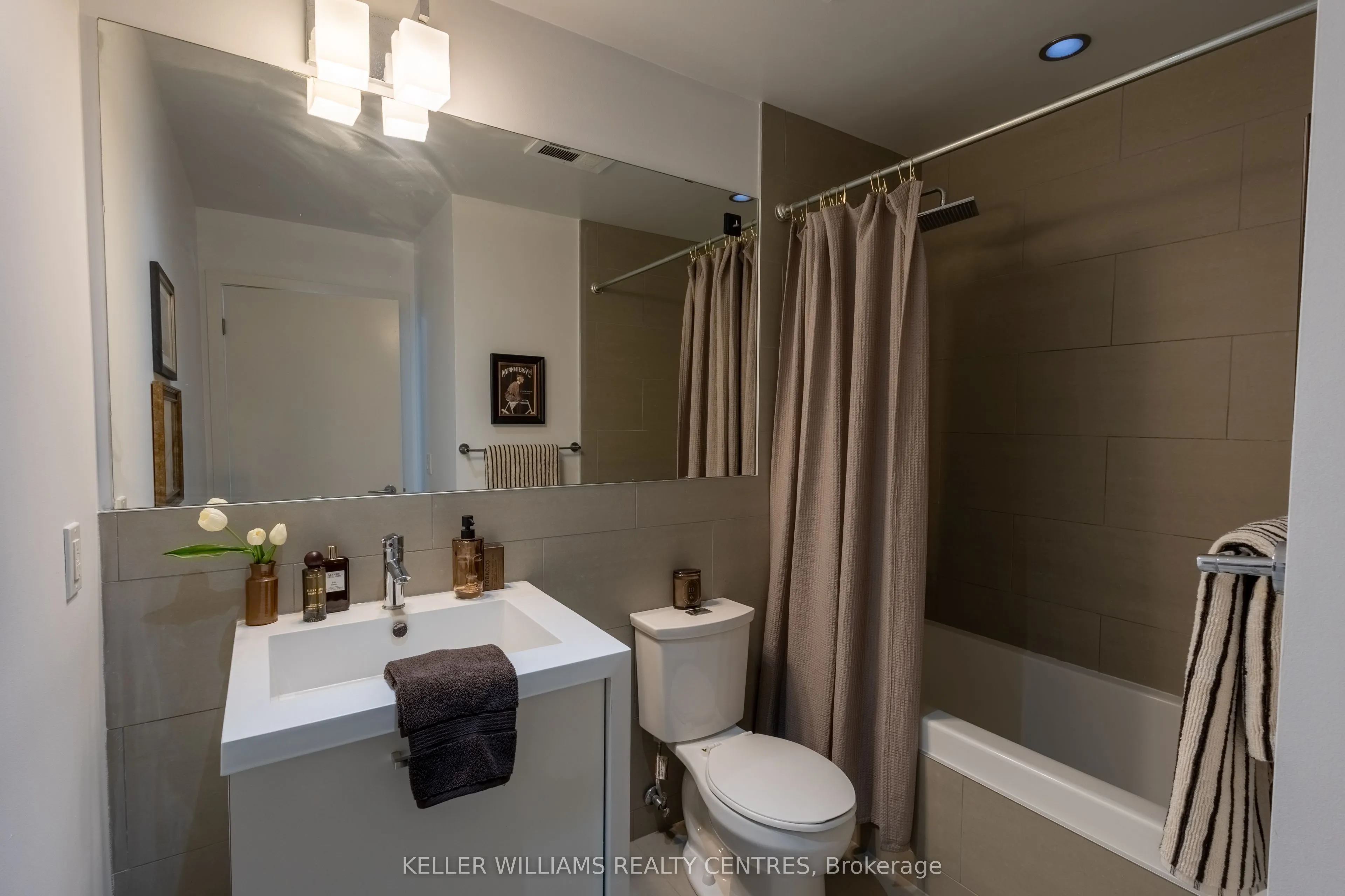 1201 Dundas Street E #806