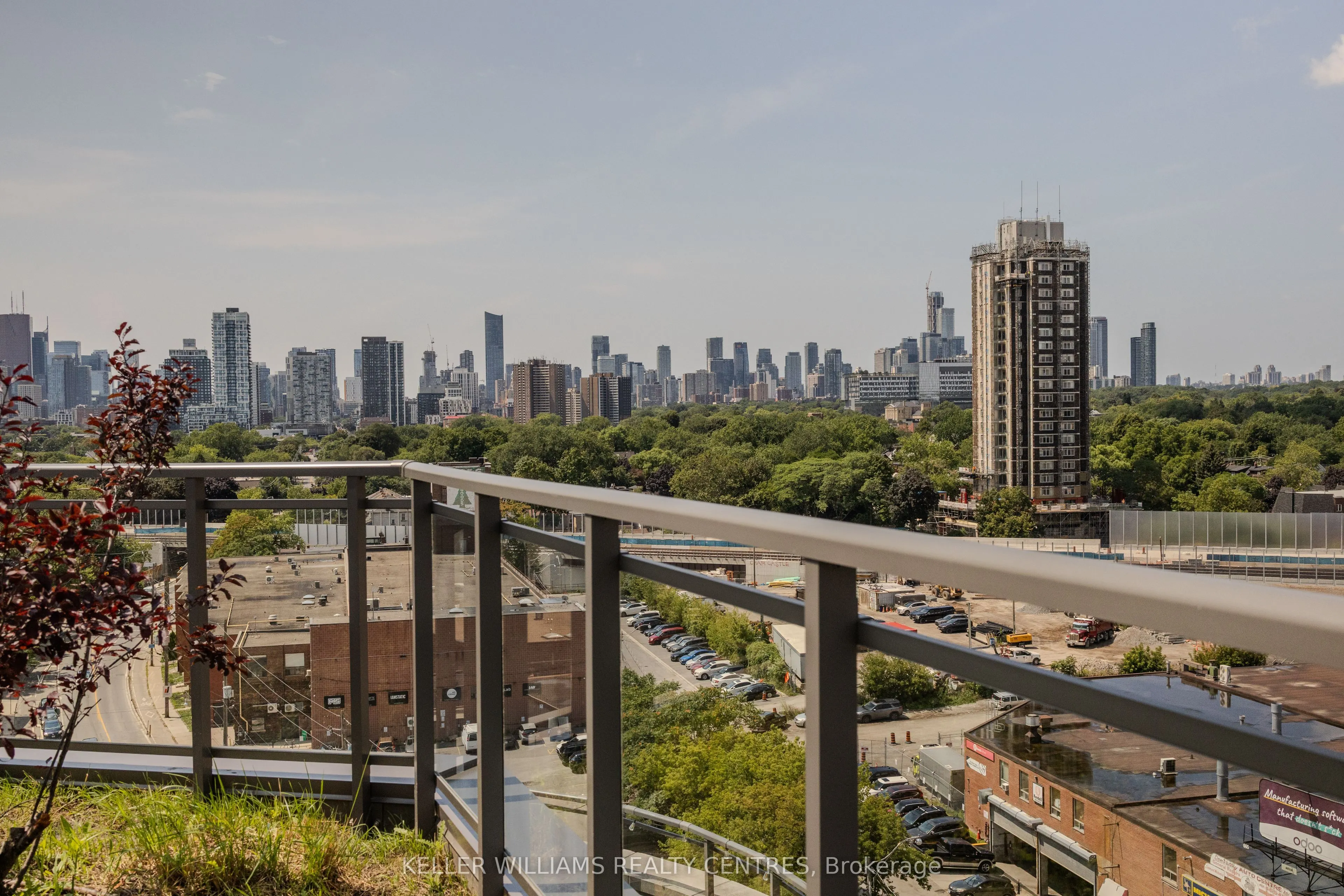 1201 Dundas Street E #806