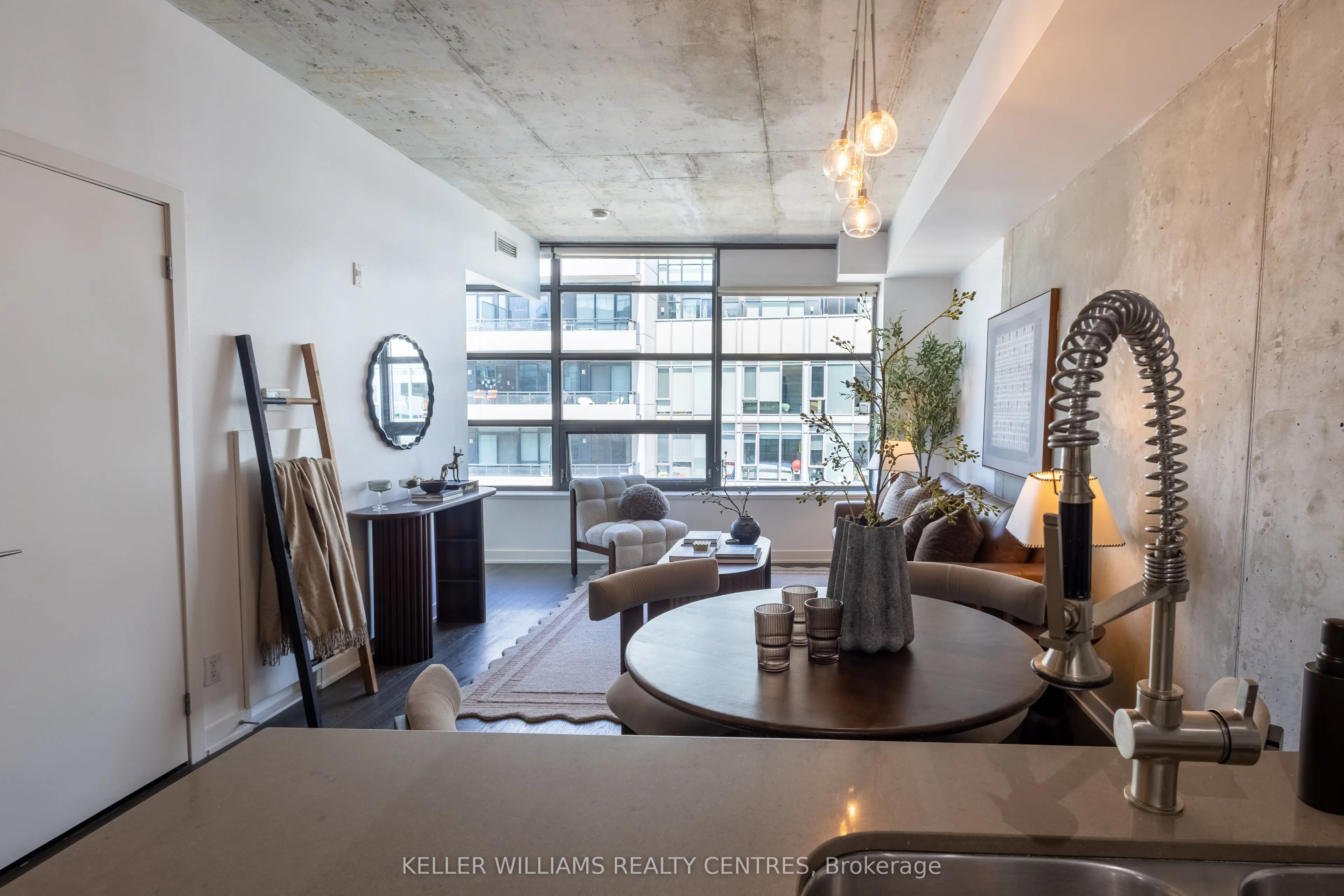 1201 Dundas Street E #806