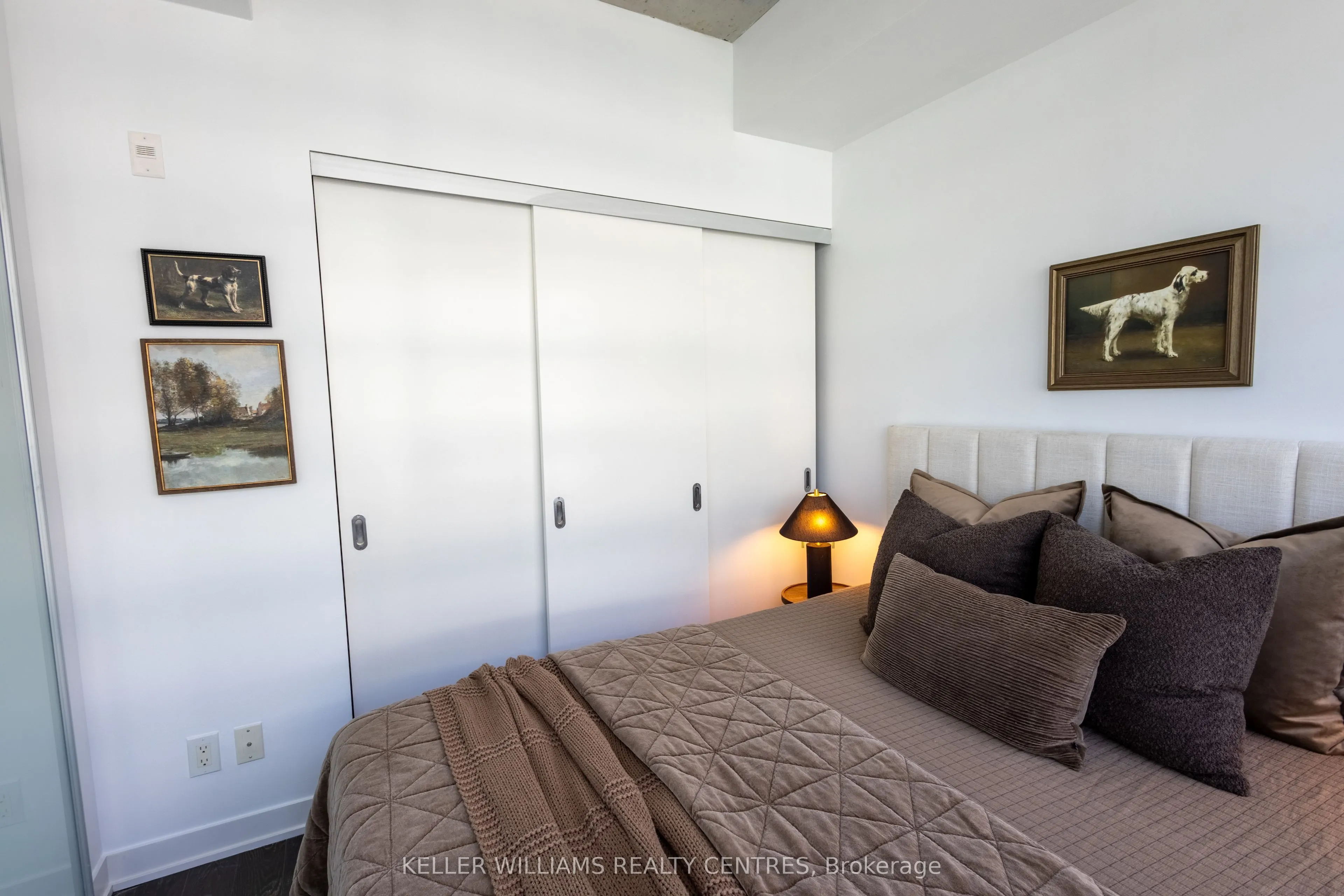1201 Dundas Street E #806