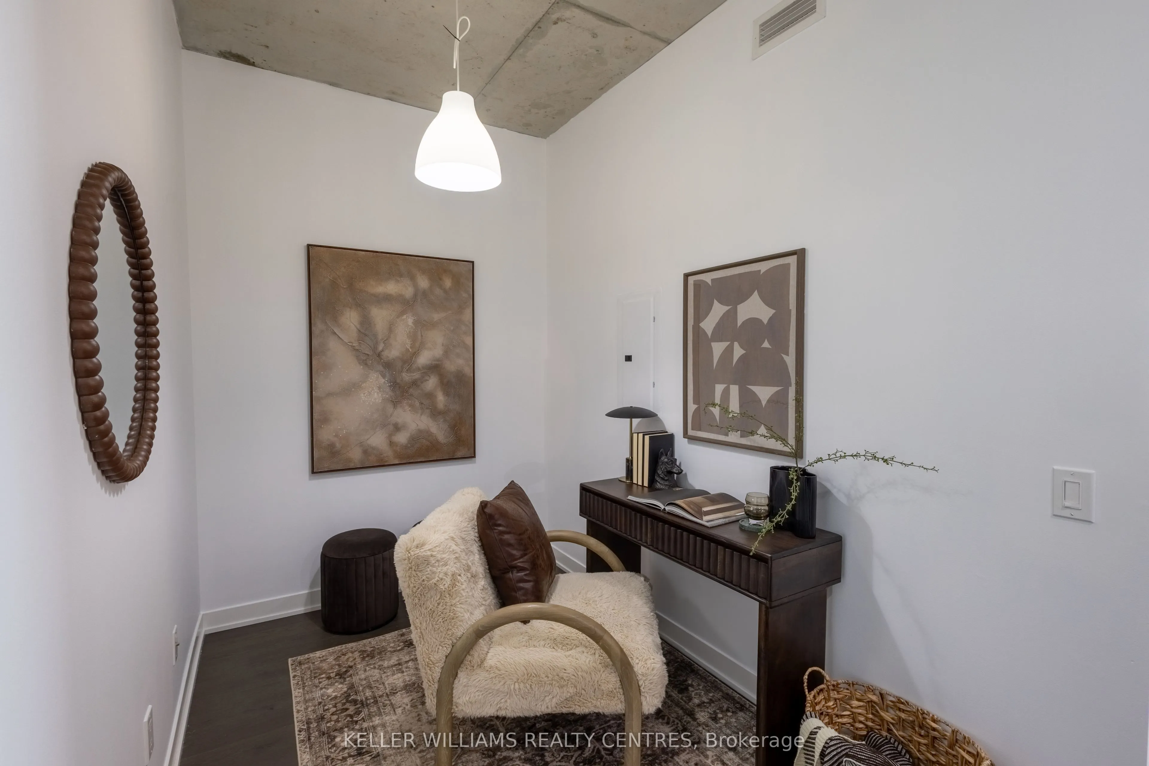 1201 Dundas Street E #806