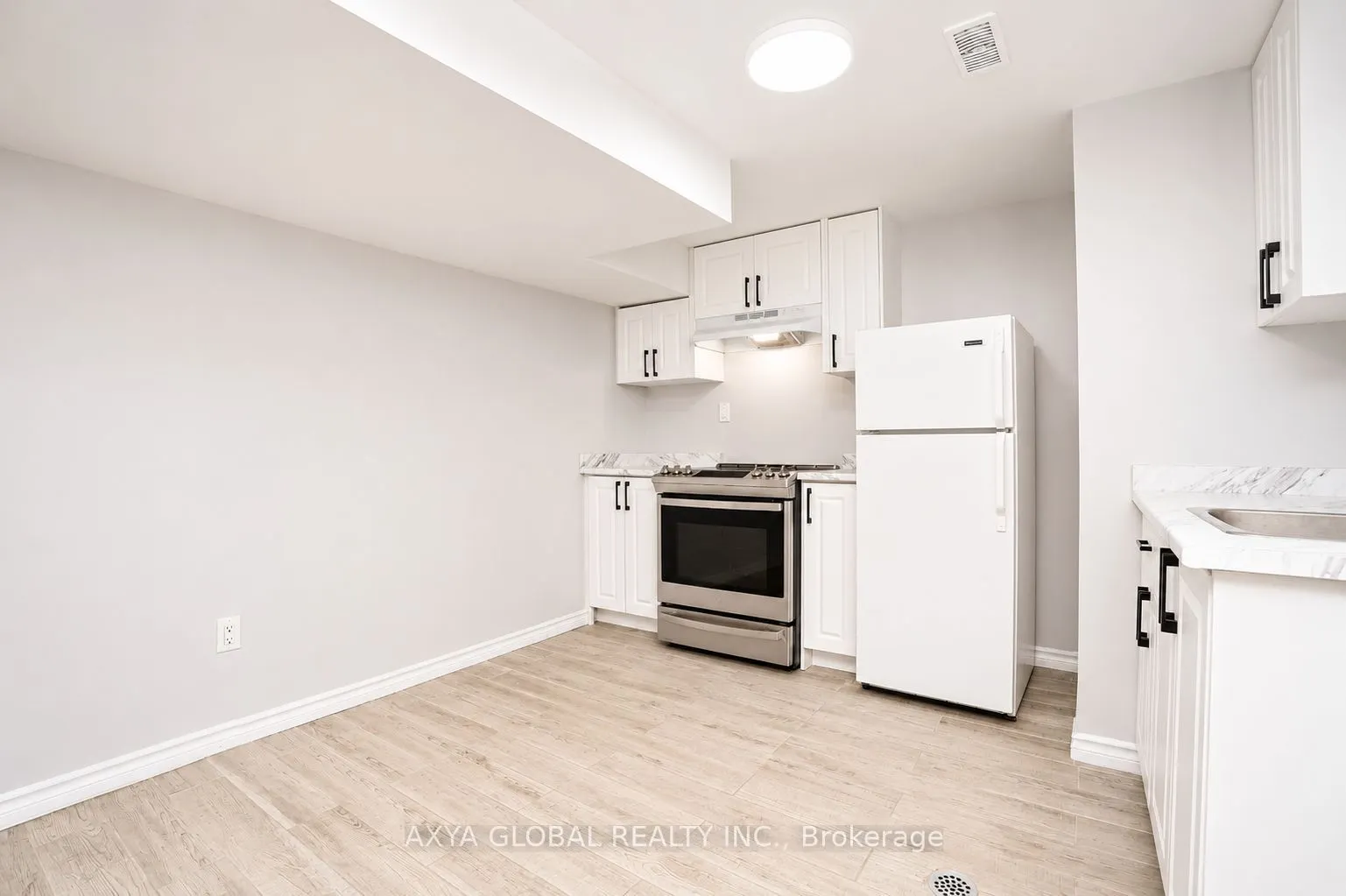 1202 Sun Valley Court W
