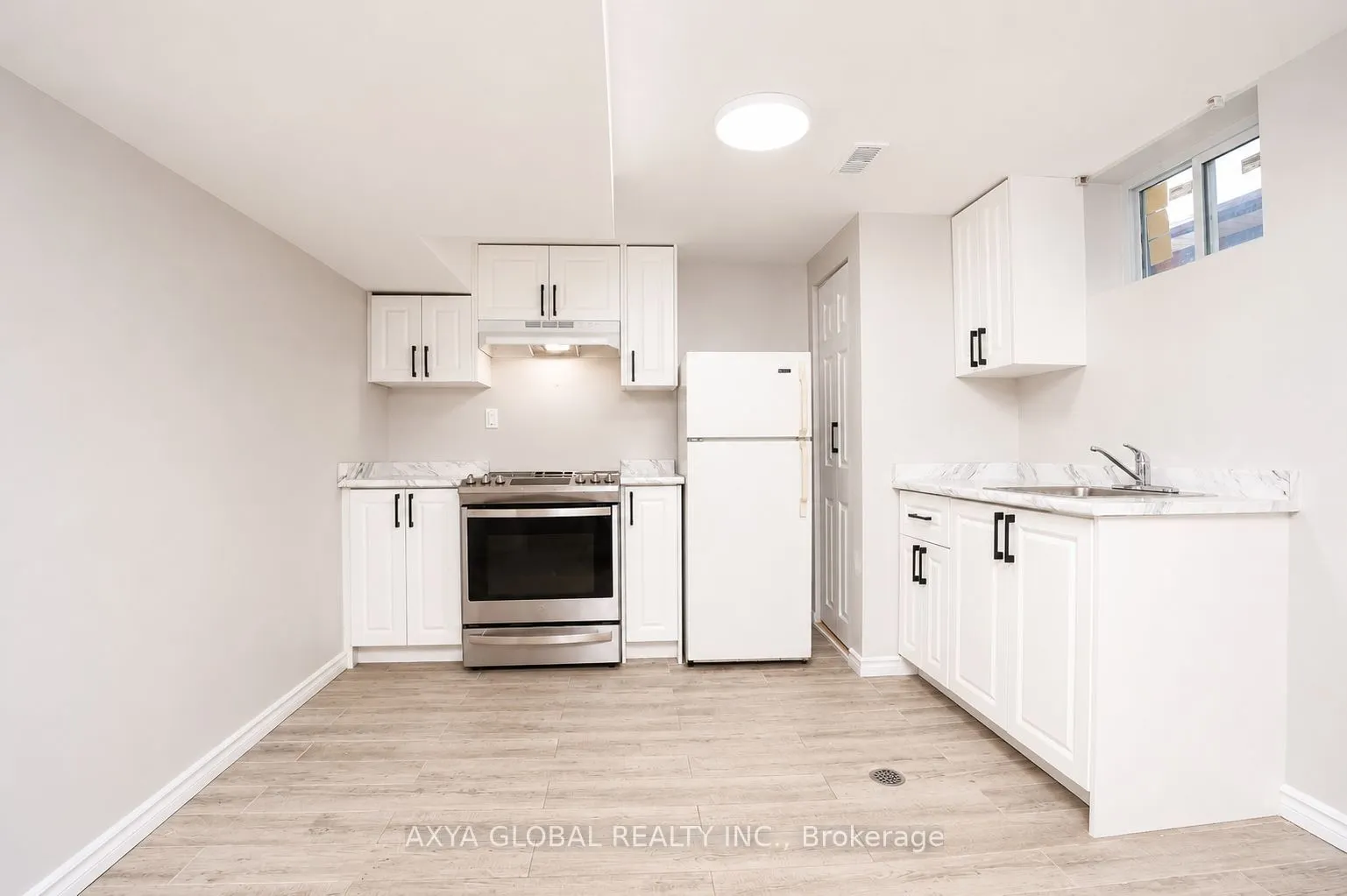 1202 Sun Valley Court W