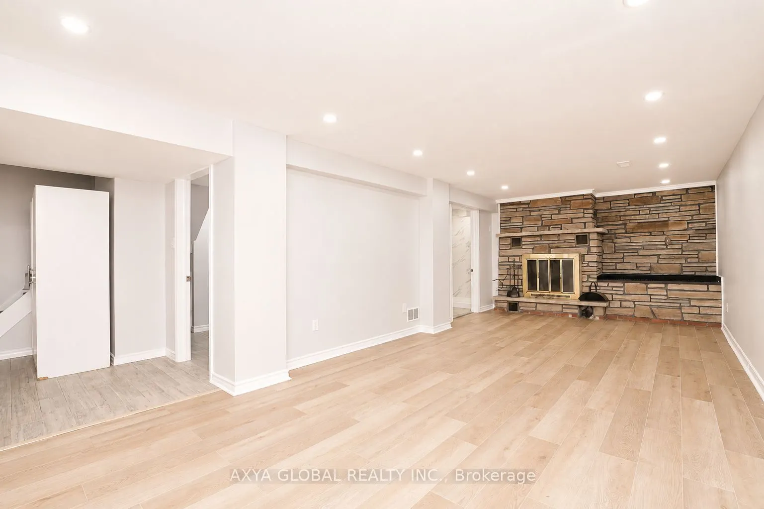 1202 Sun Valley Court W