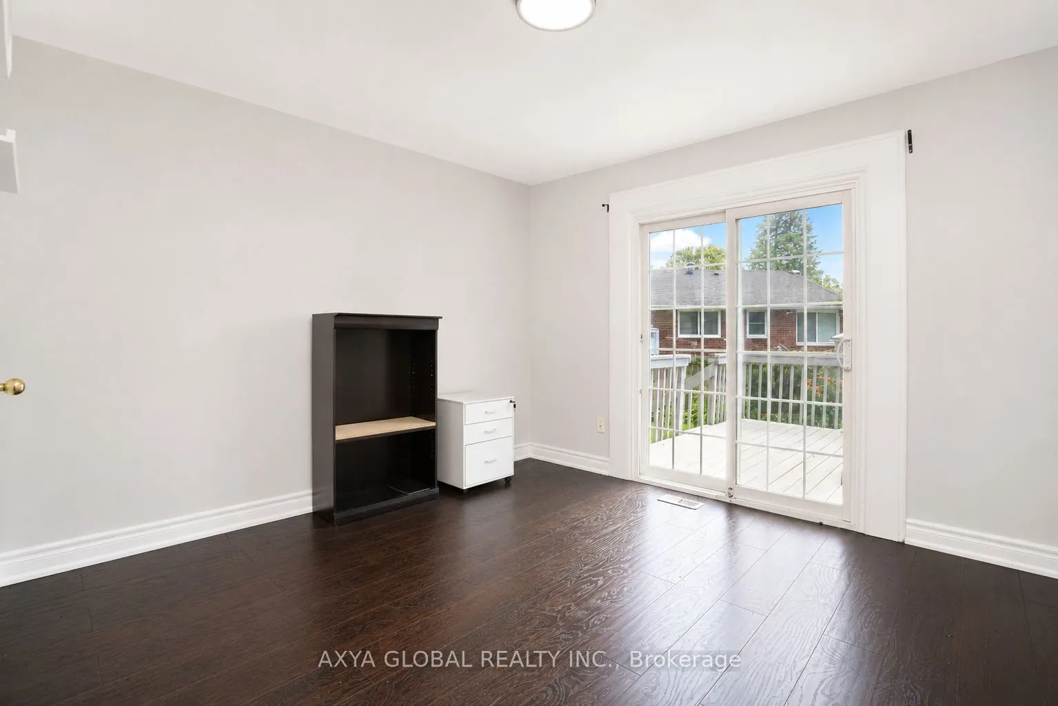 1202 Sun Valley Court W