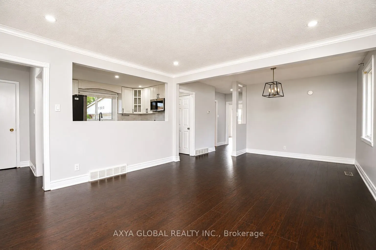 1202 Sun Valley Court W