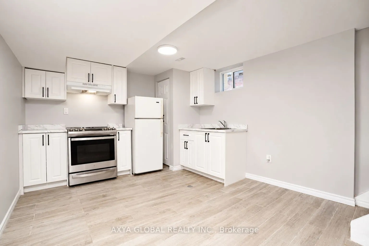 1202 Sun Valley Court W