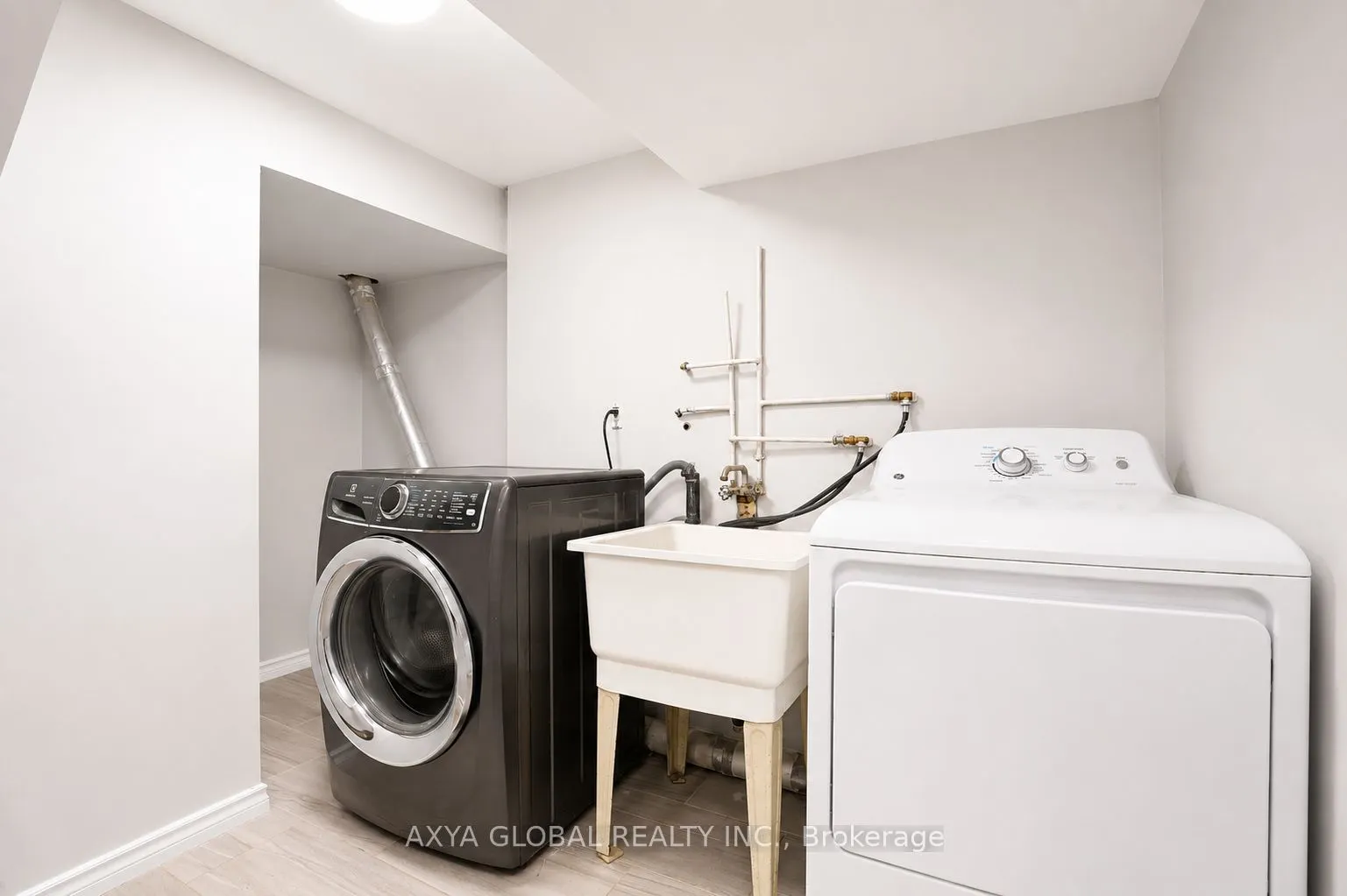 1202 Sun Valley Court W