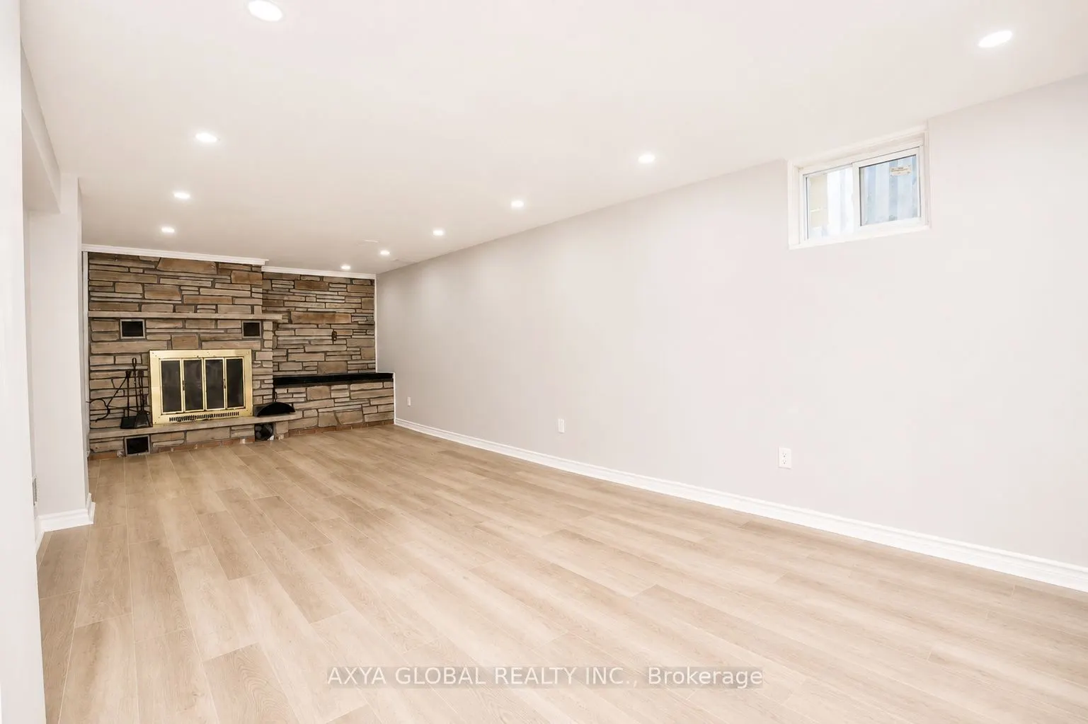 1202 Sun Valley Court W