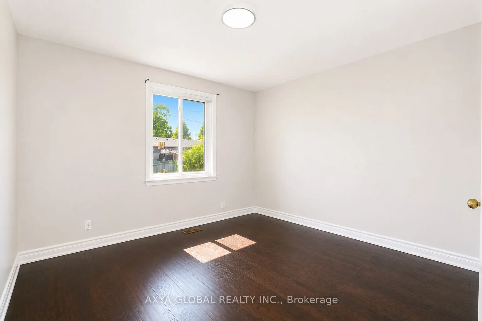 1202 Sun Valley Court W