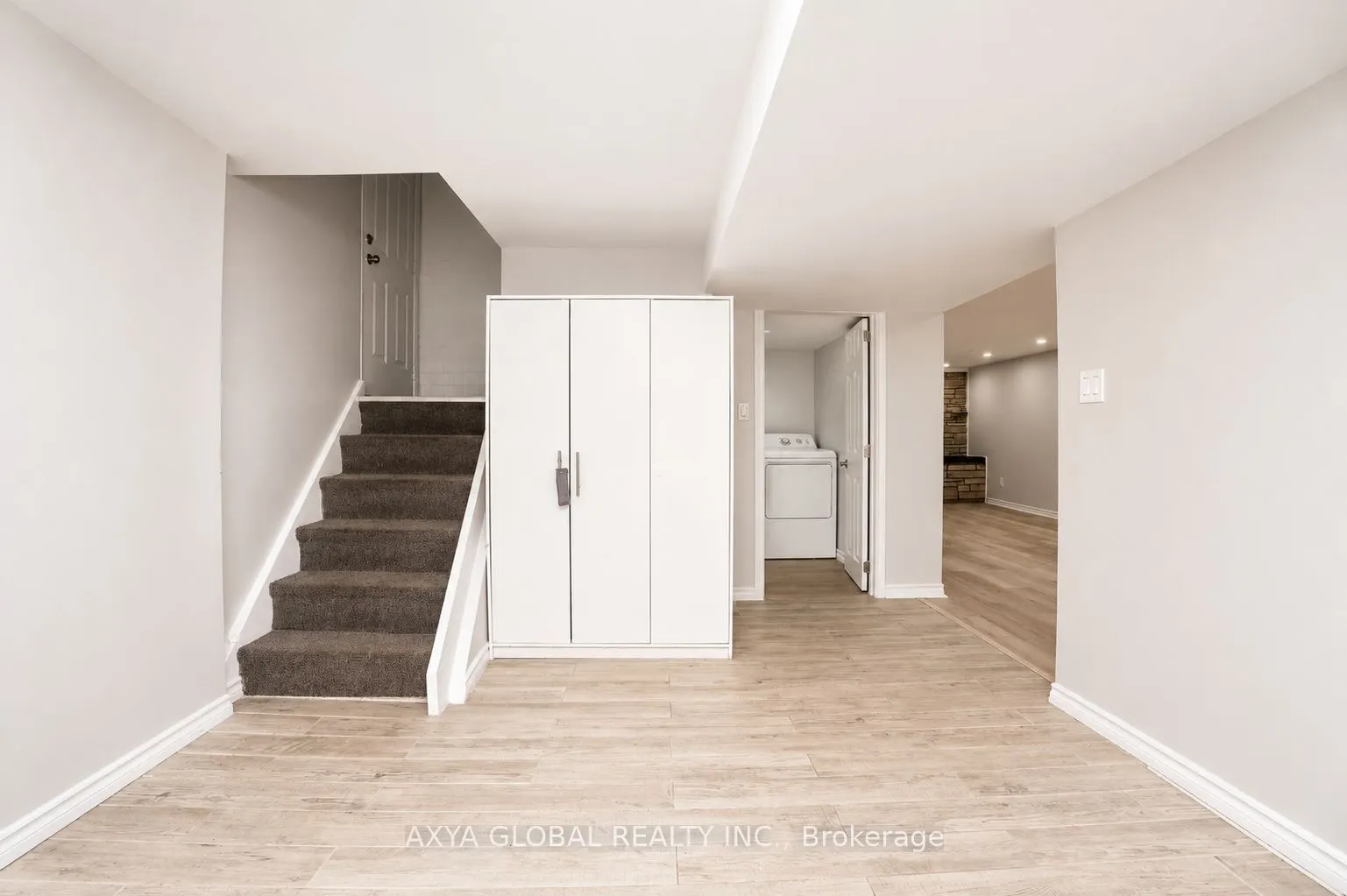 1202 Sun Valley Court W