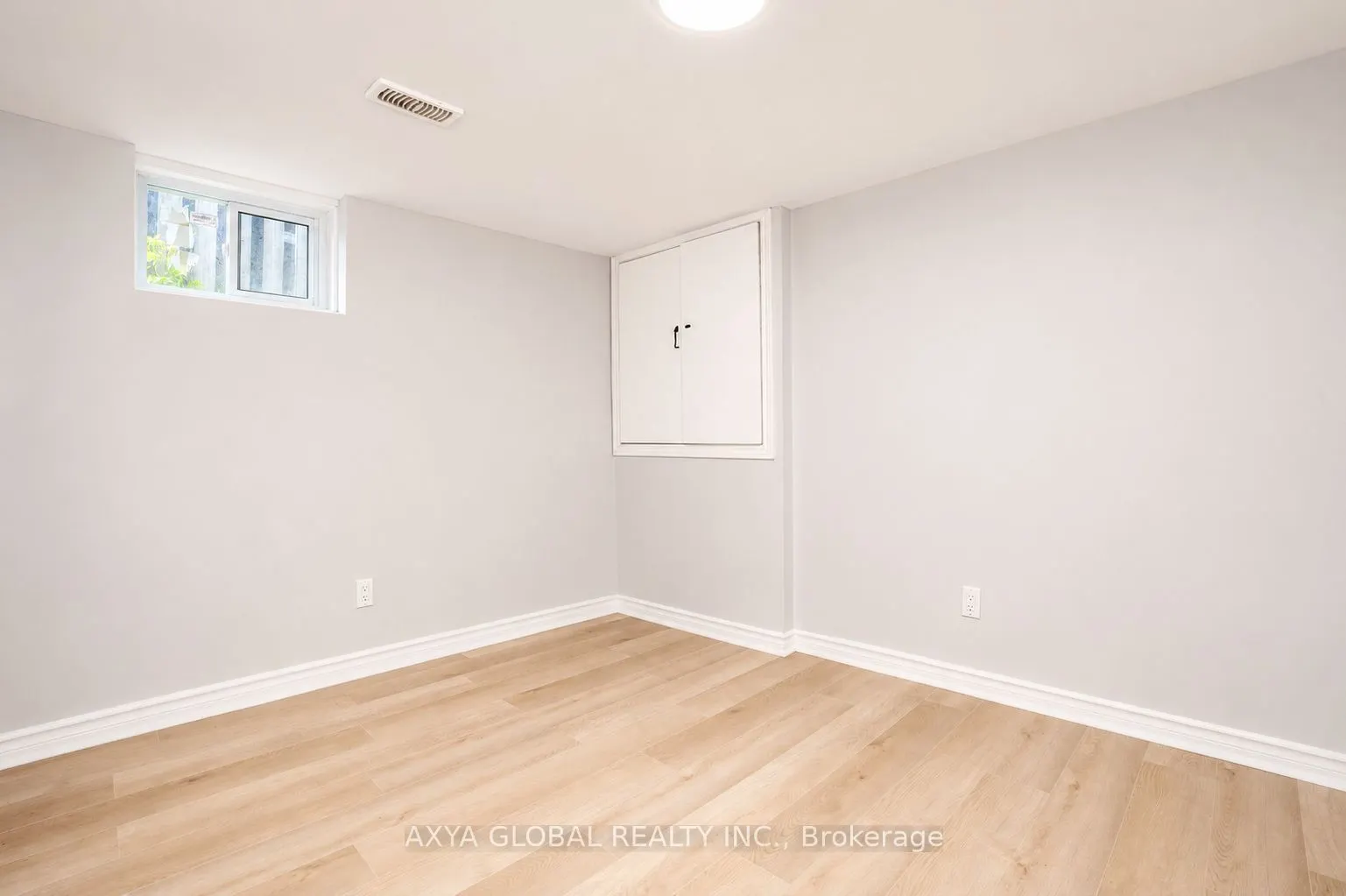 1202 Sun Valley Court W