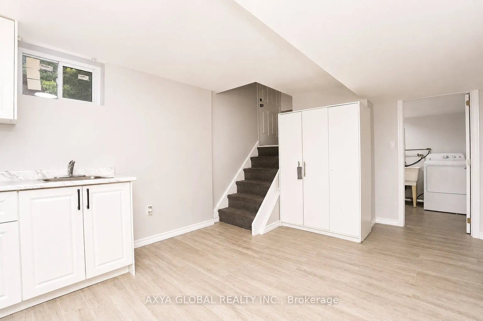 1202 Sun Valley Court W