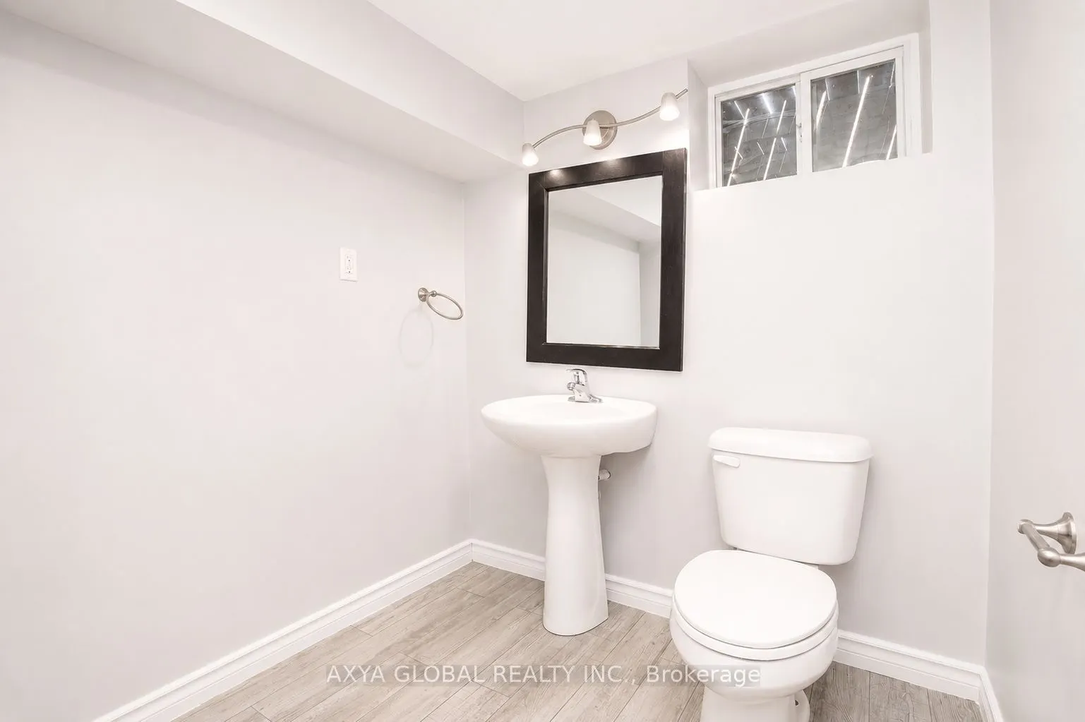 1202 Sun Valley Court W