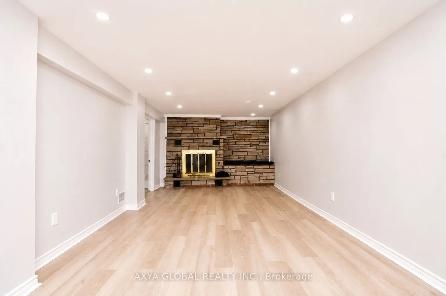 1202 Sun Valley Court W