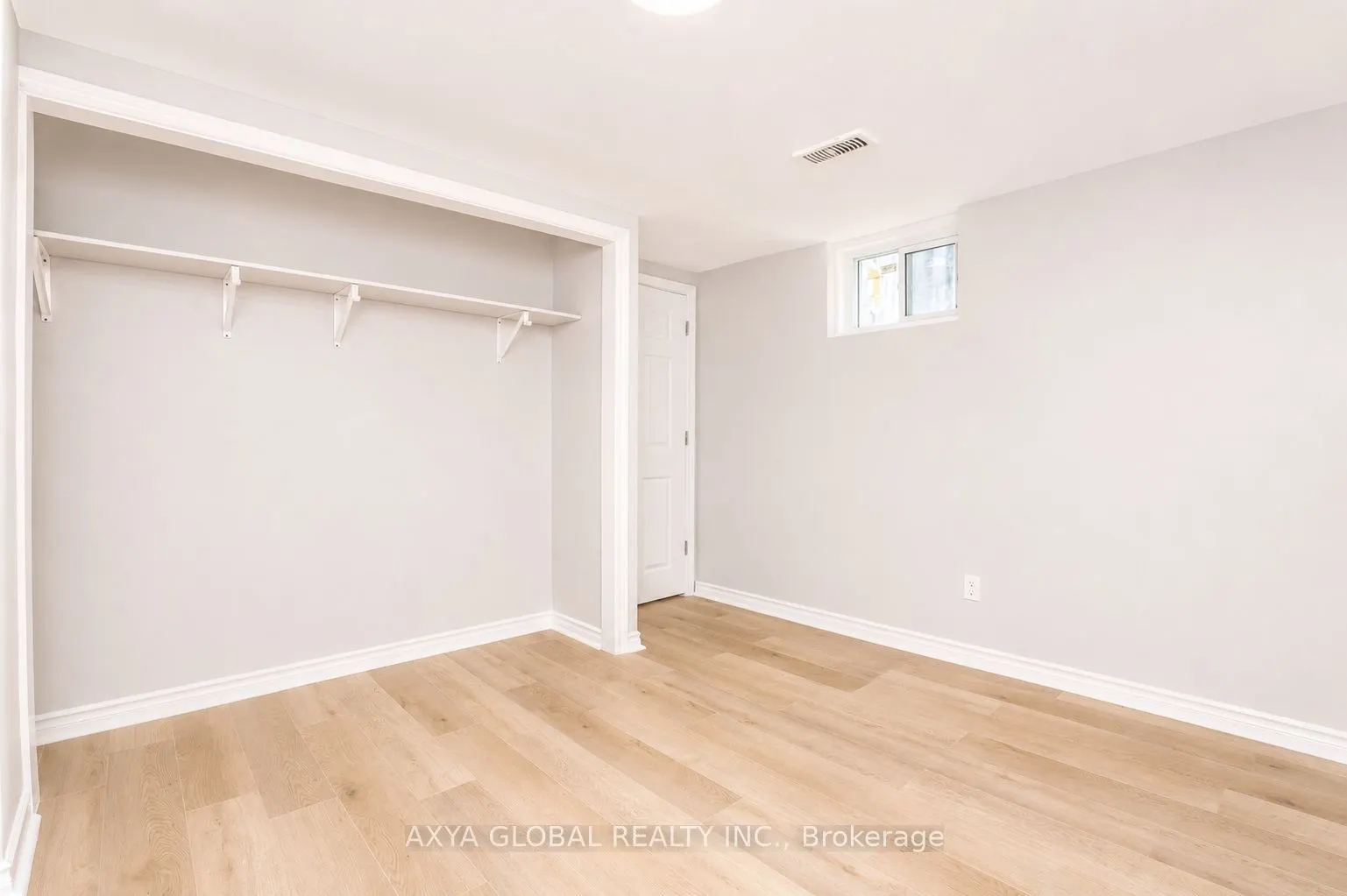 1202 Sun Valley Court W