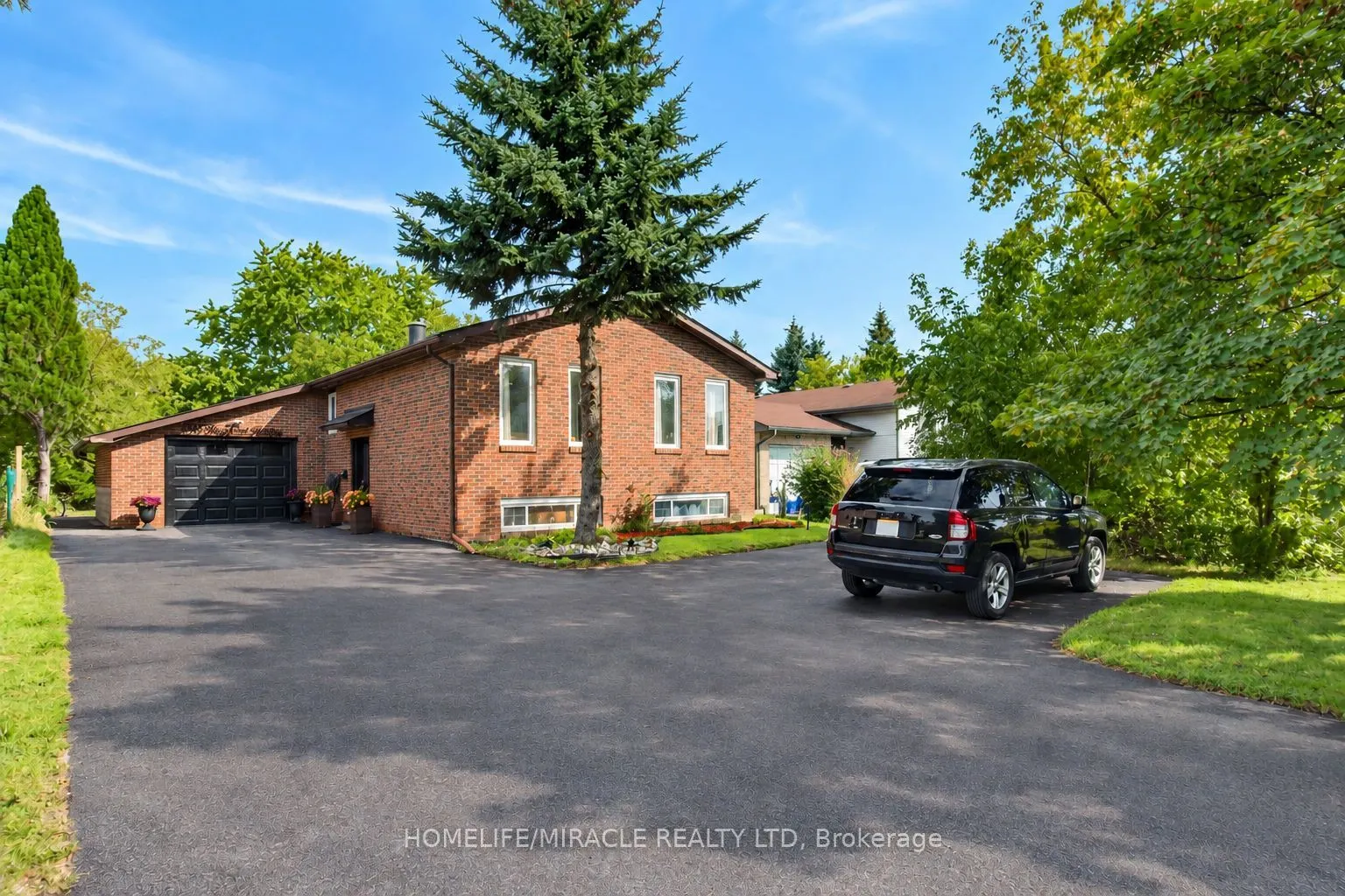 696 Sheppard Avenue
