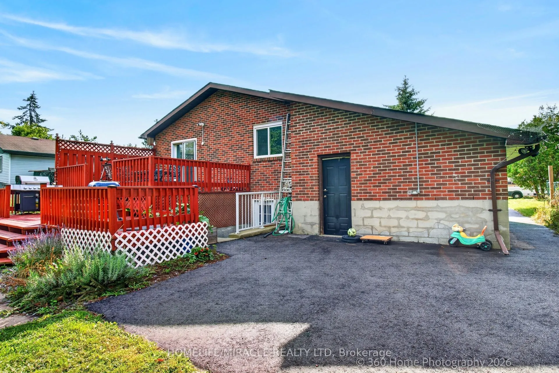 696 Sheppard Avenue