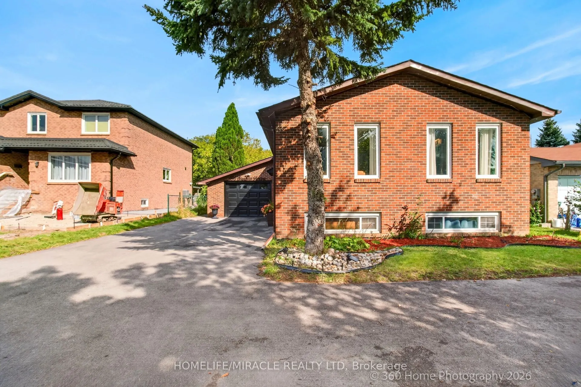 696 Sheppard Avenue
