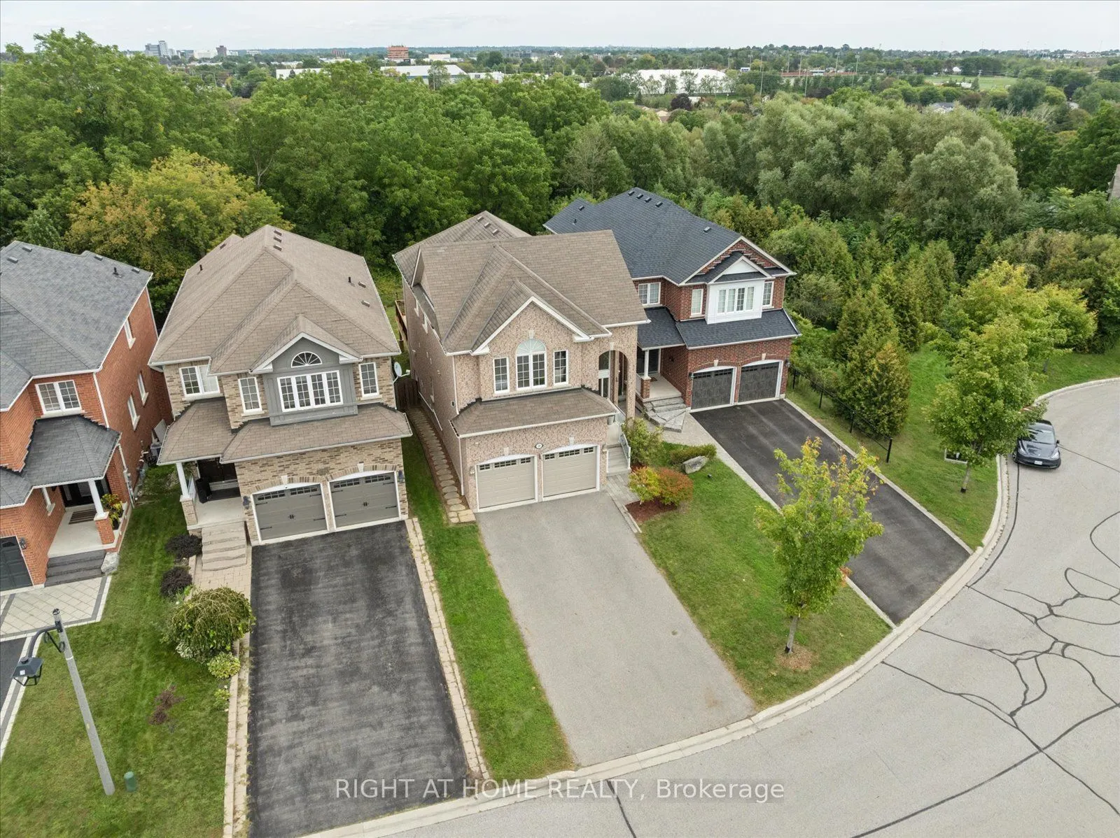 28 Bradford Court