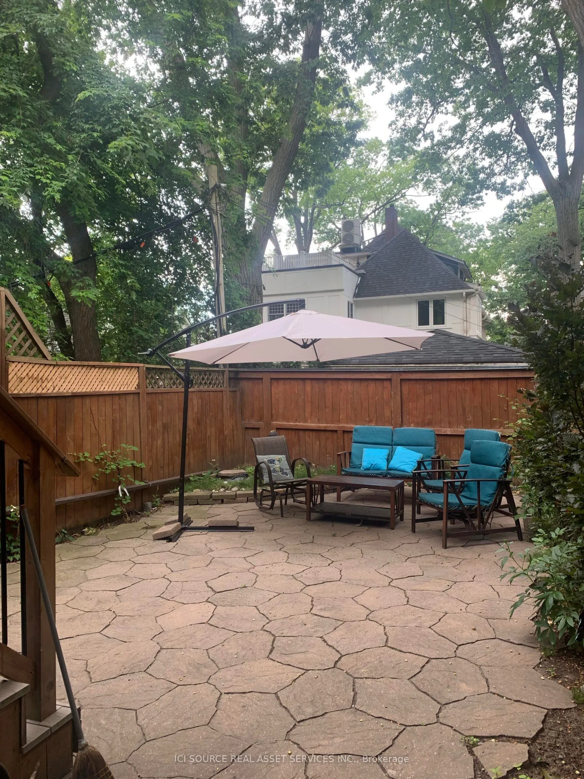 62 Fernwood Park Avenue #Upper
