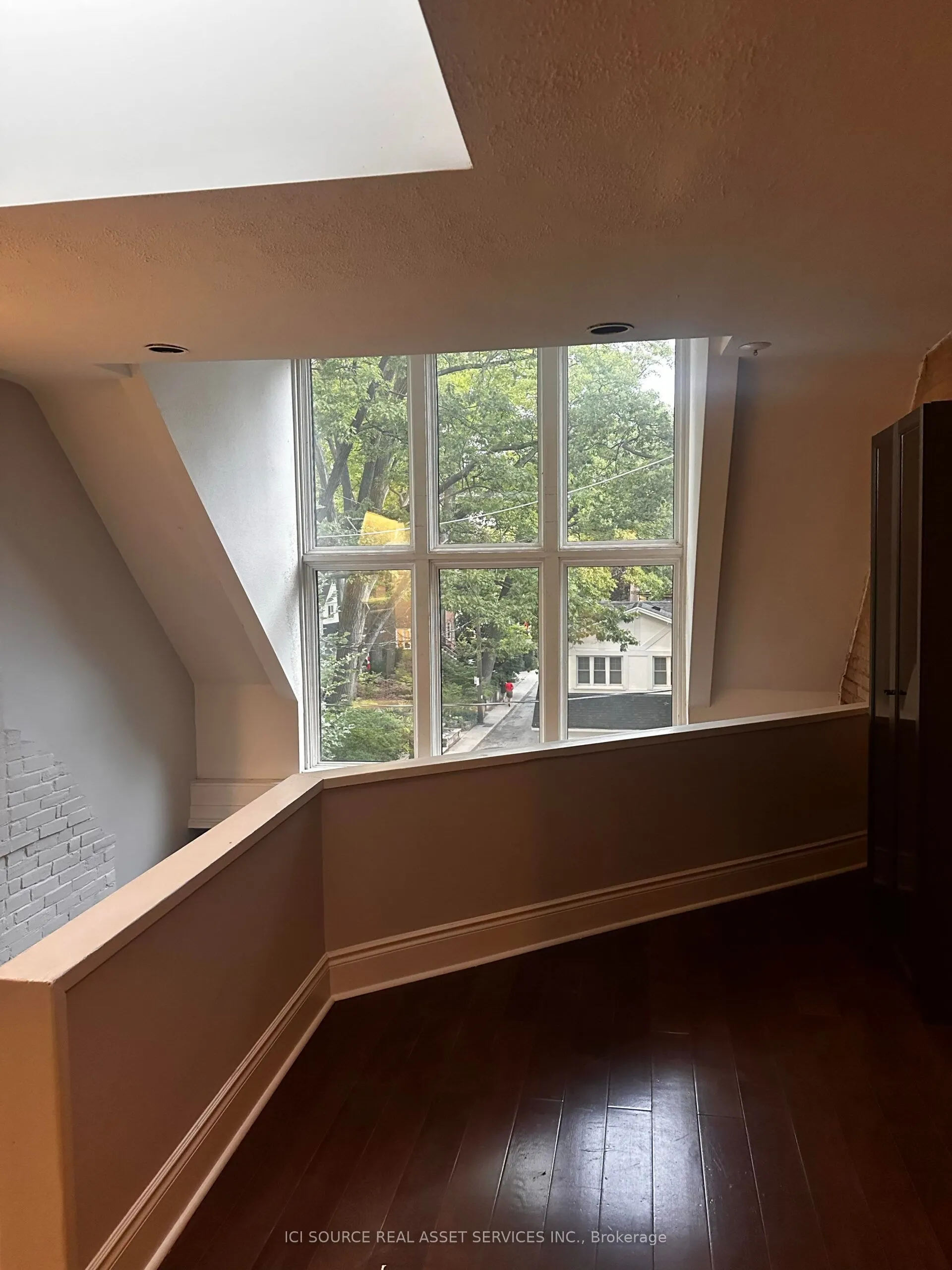 62 Fernwood Park Avenue #Upper