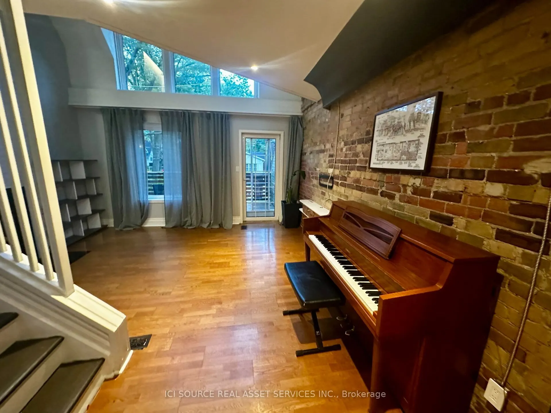 62 Fernwood Park Avenue #Upper