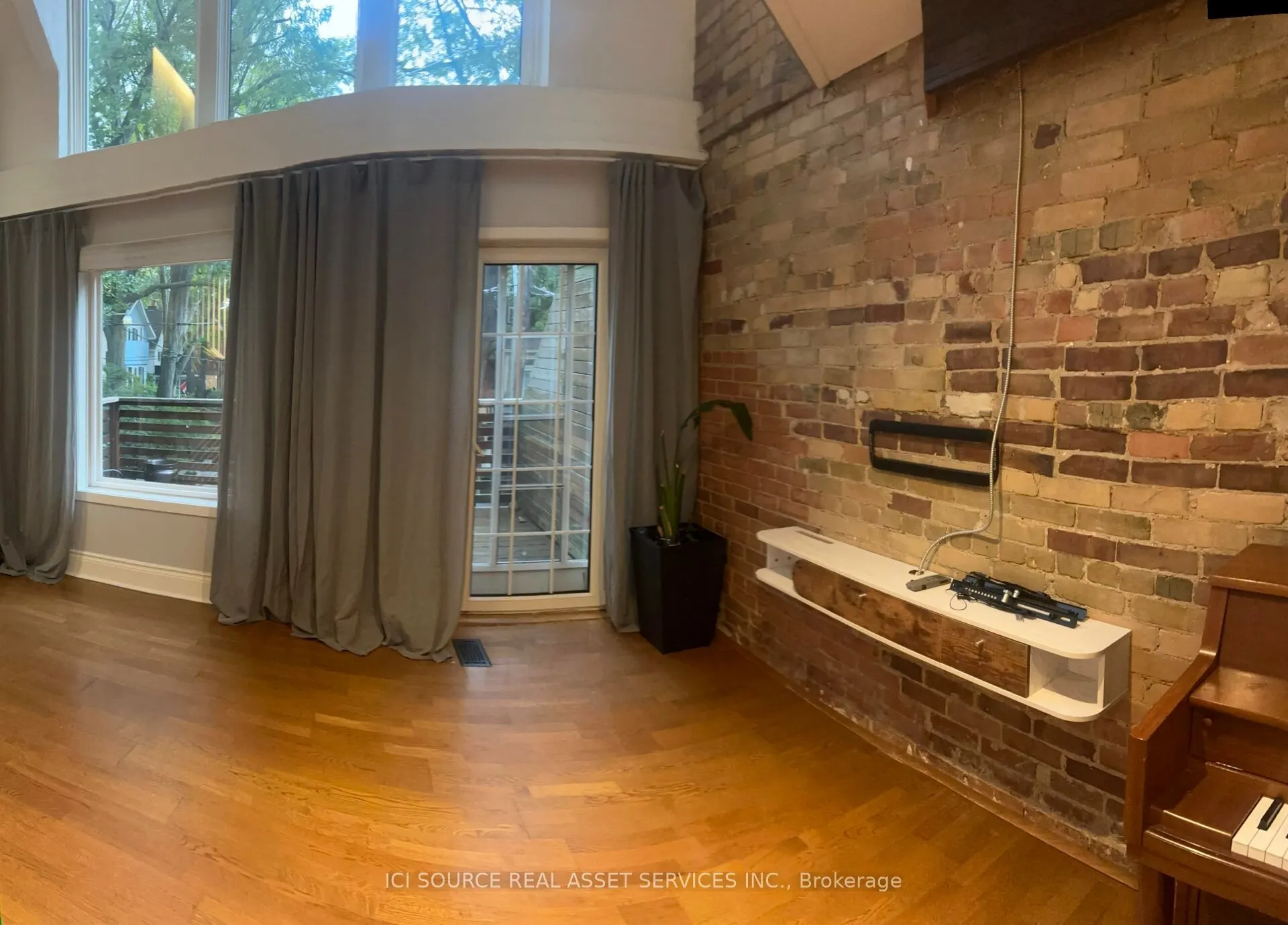 62 Fernwood Park Avenue #Upper