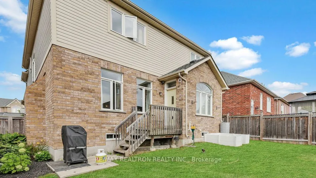 96 Piper Crescent