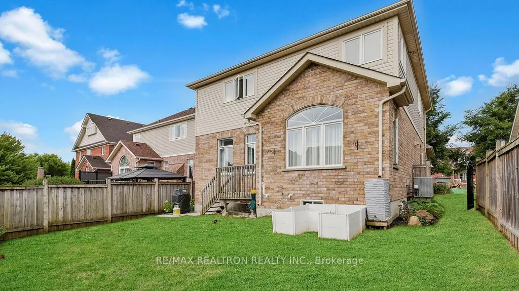96 Piper Crescent