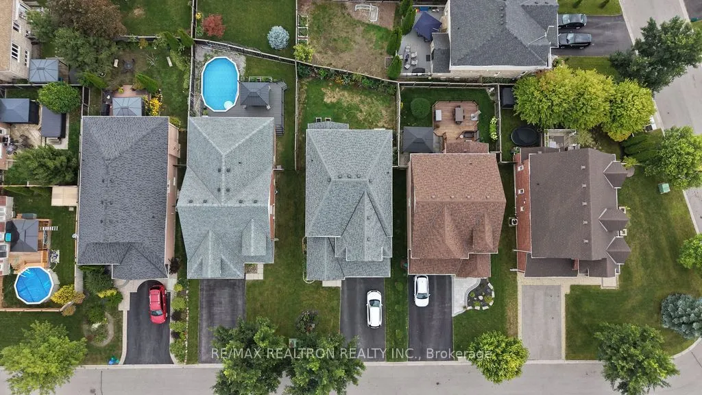 96 Piper Crescent