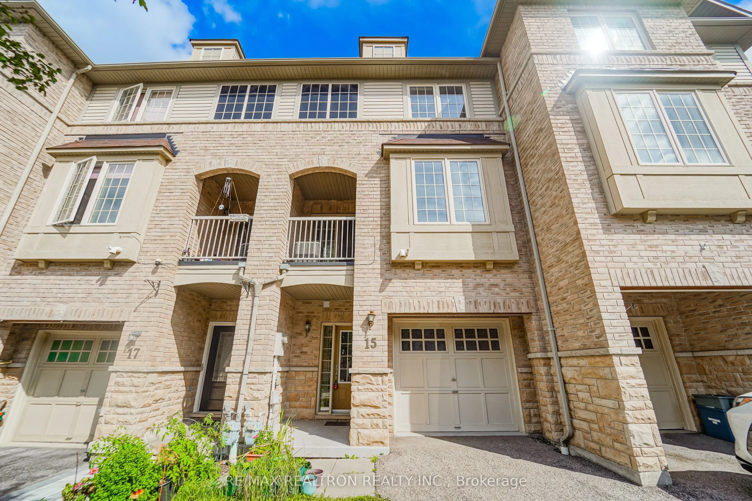 15 Blunden Road