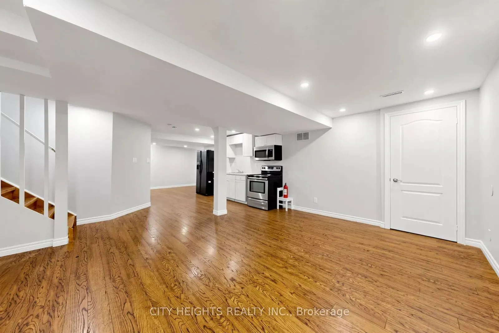 58 Bradbury Crescent #LOWER