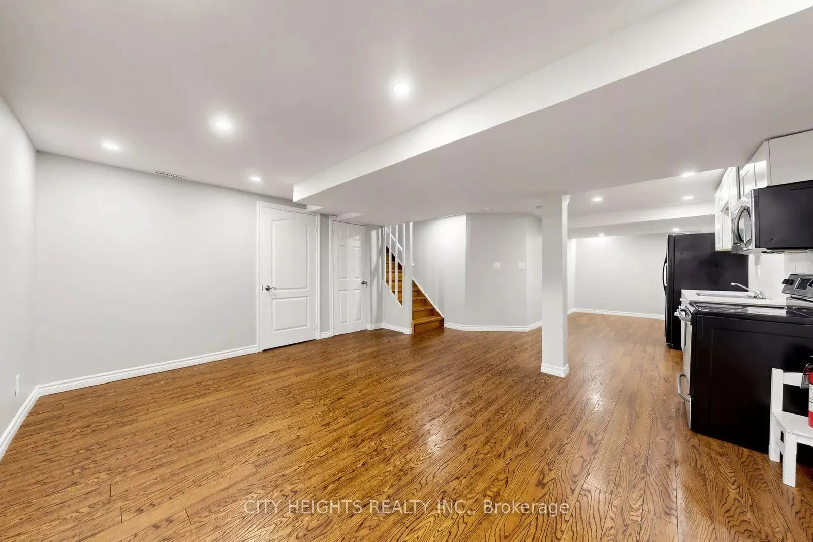 58 Bradbury Crescent #LOWER