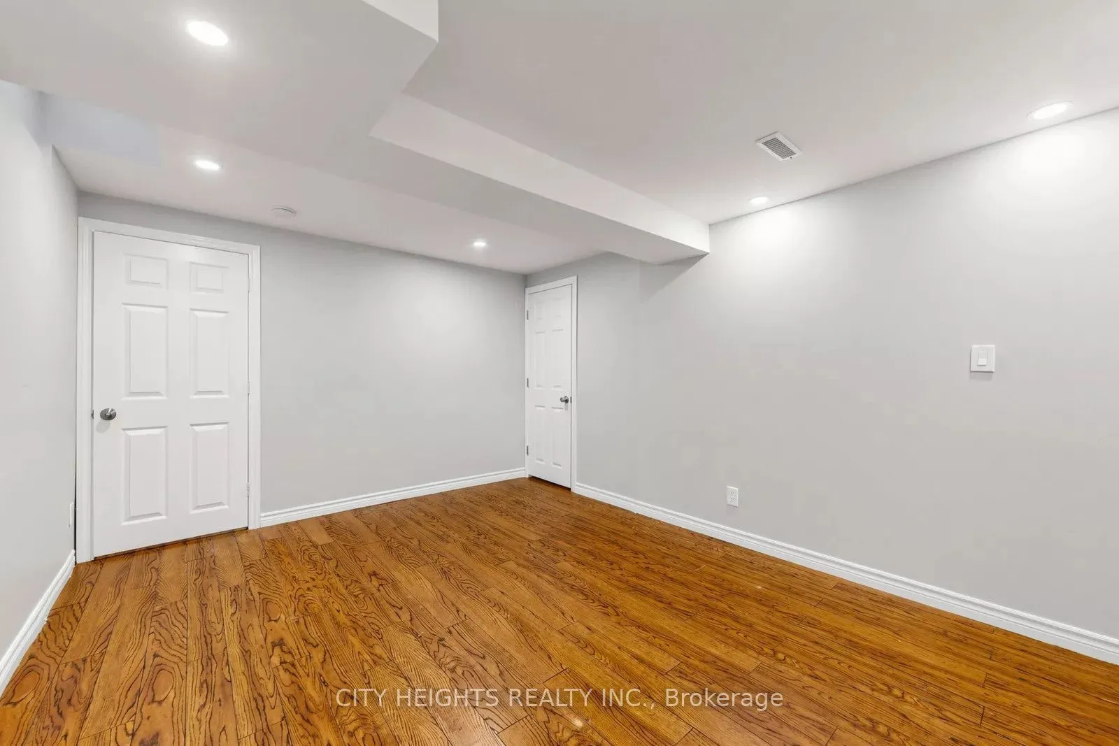 58 Bradbury Crescent #LOWER