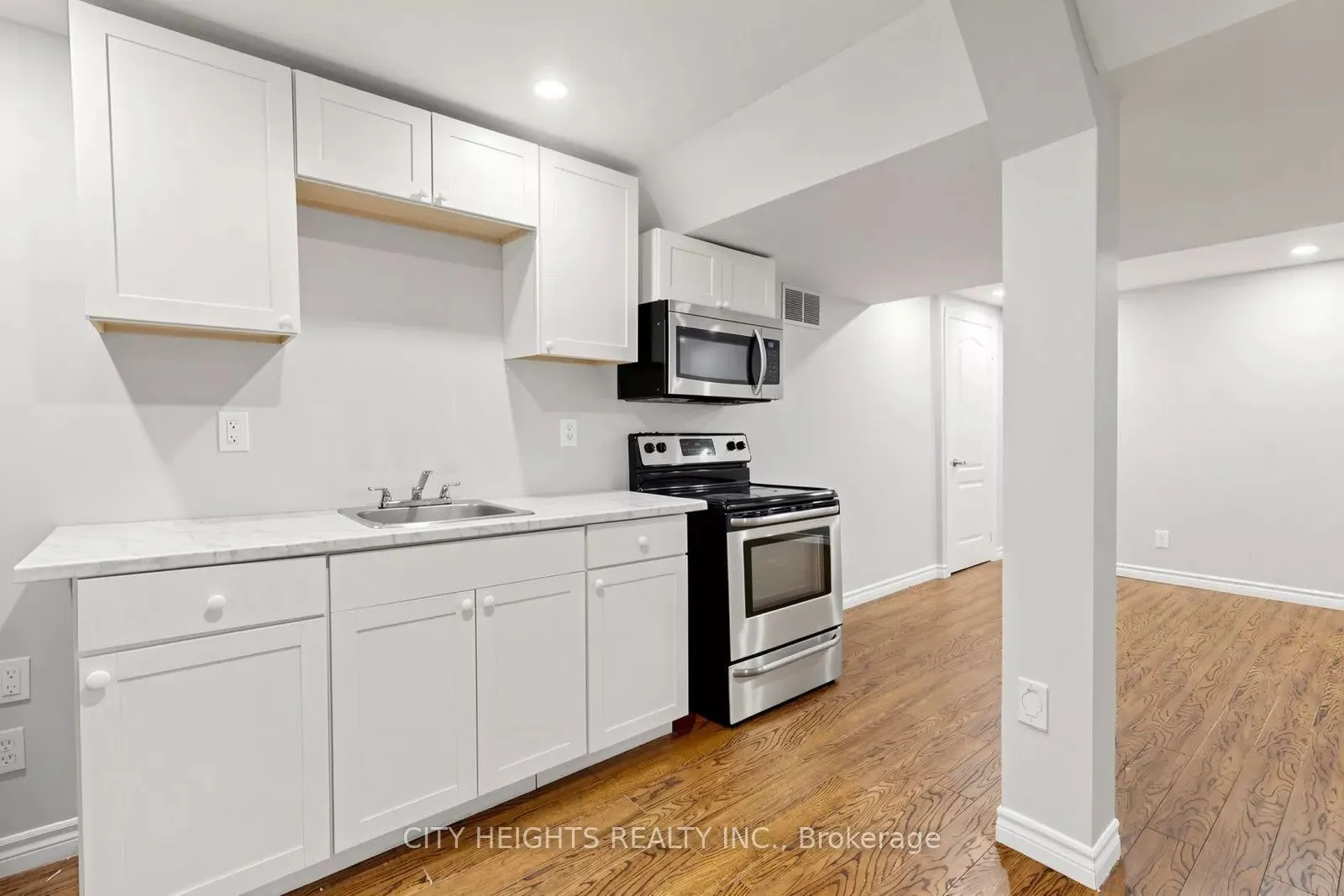 58 Bradbury Crescent #LOWER