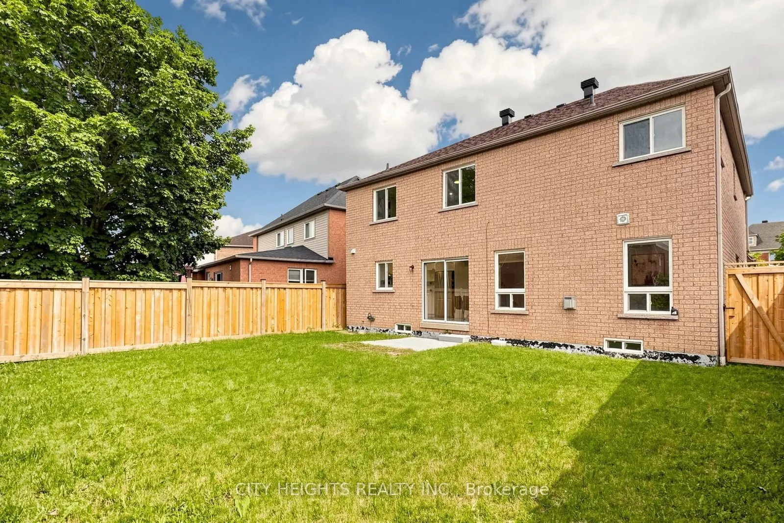 58 Bradbury Crescent #LOWER
