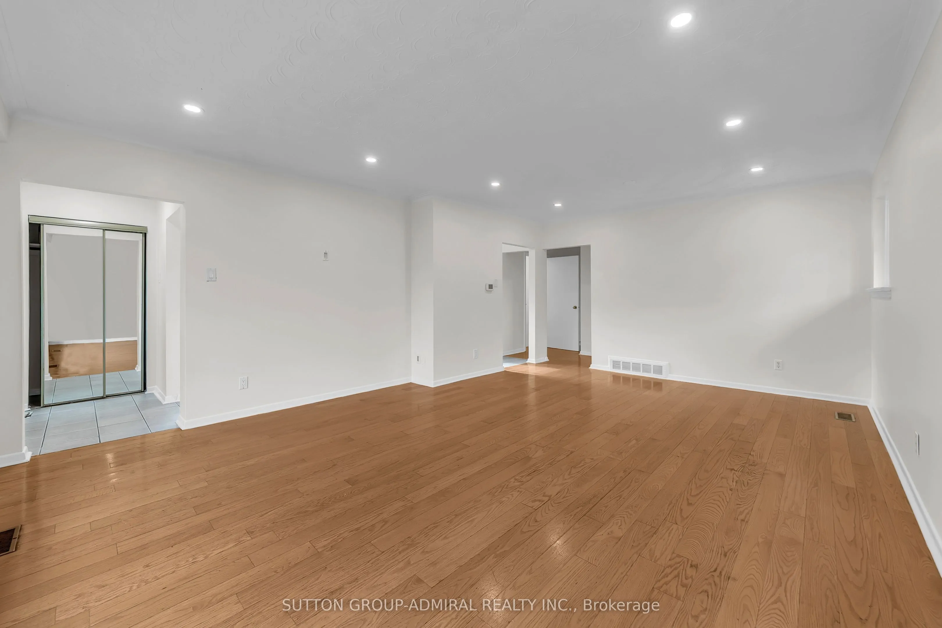 58 Rochman Boulevard E
