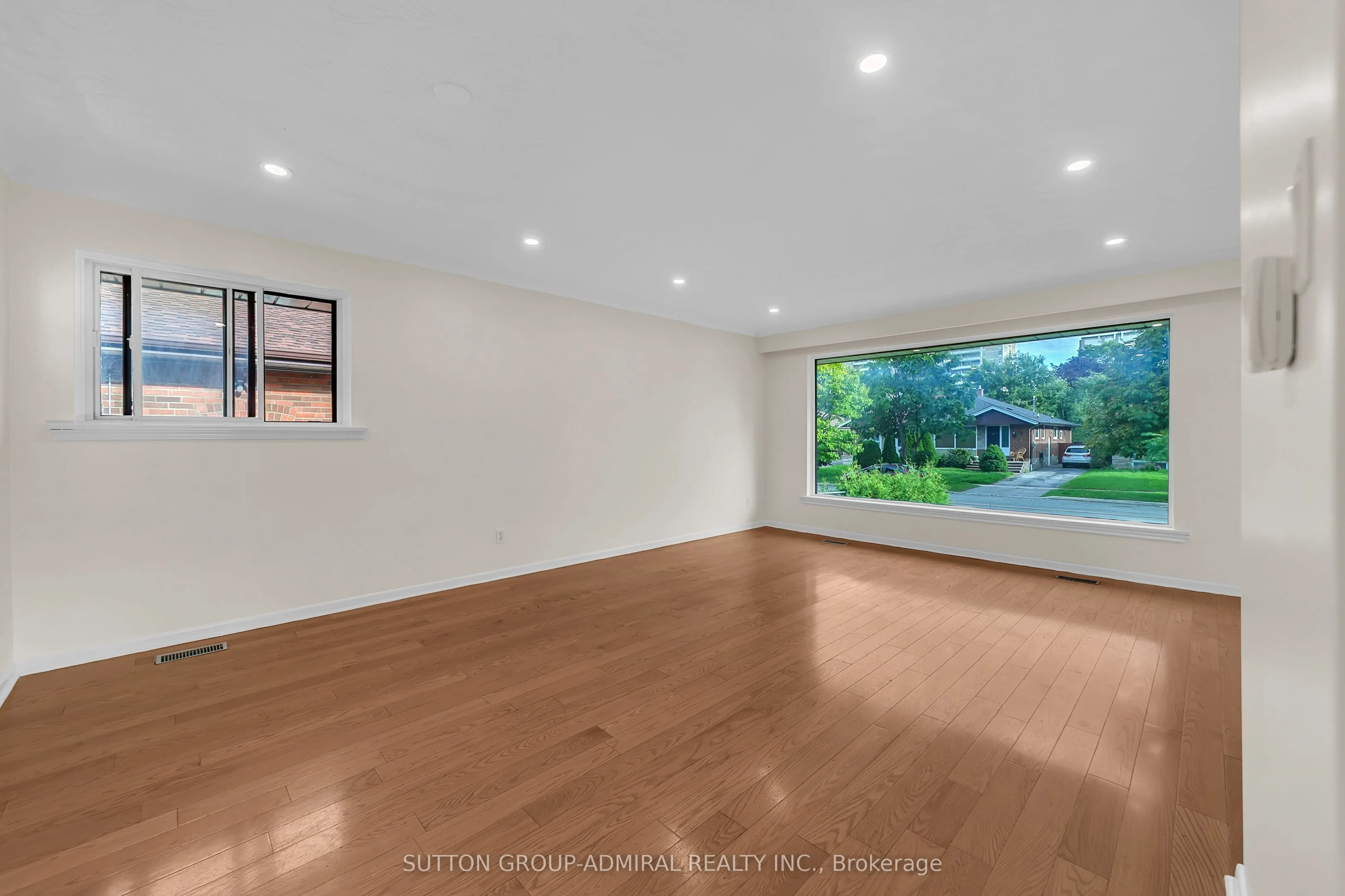 58 Rochman Boulevard E