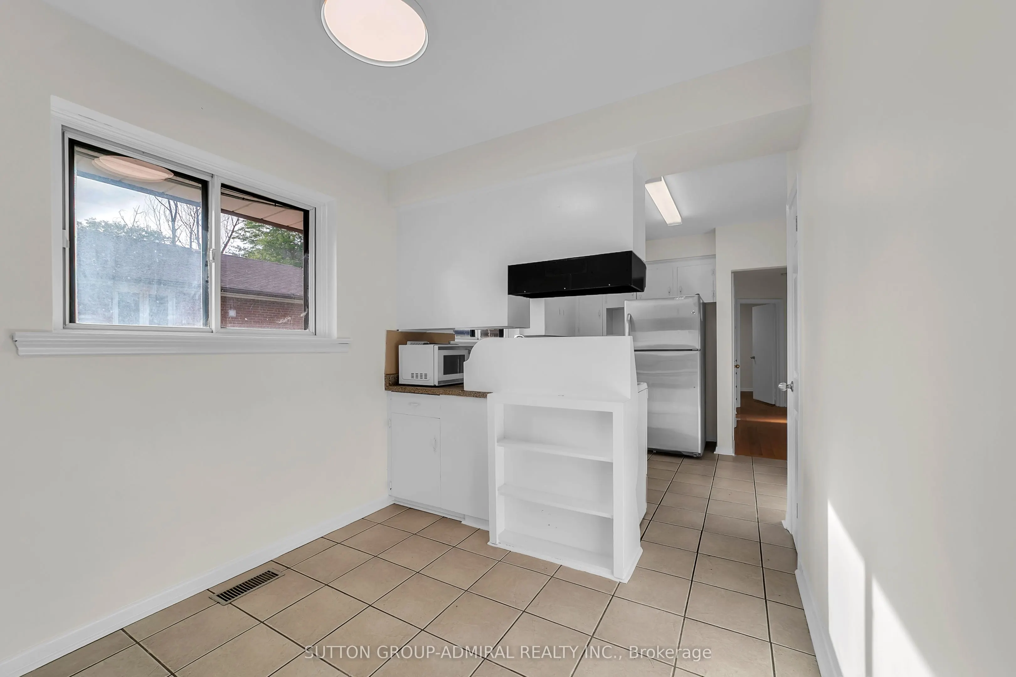 58 Rochman Boulevard E