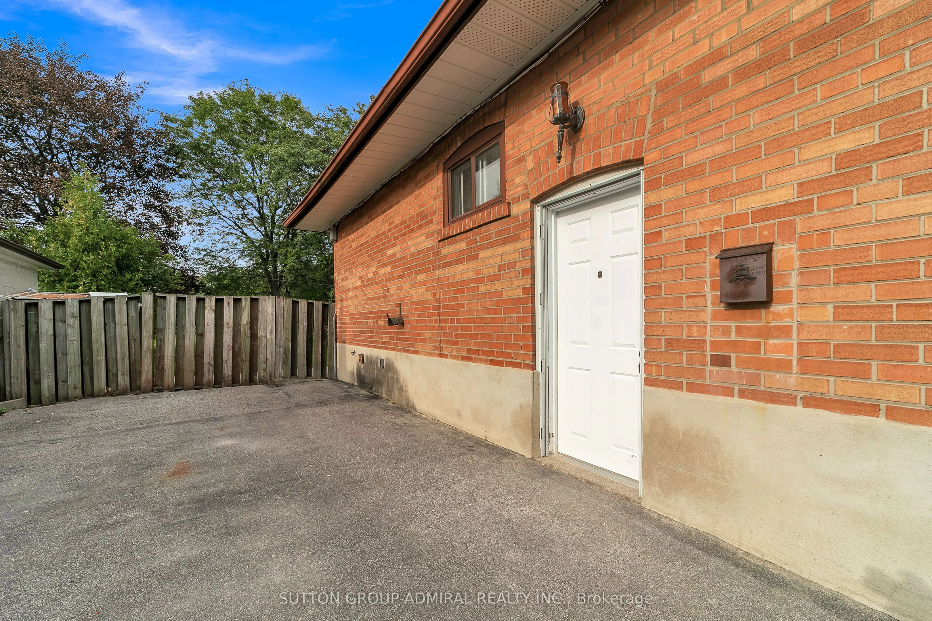 58 Rochman Boulevard E